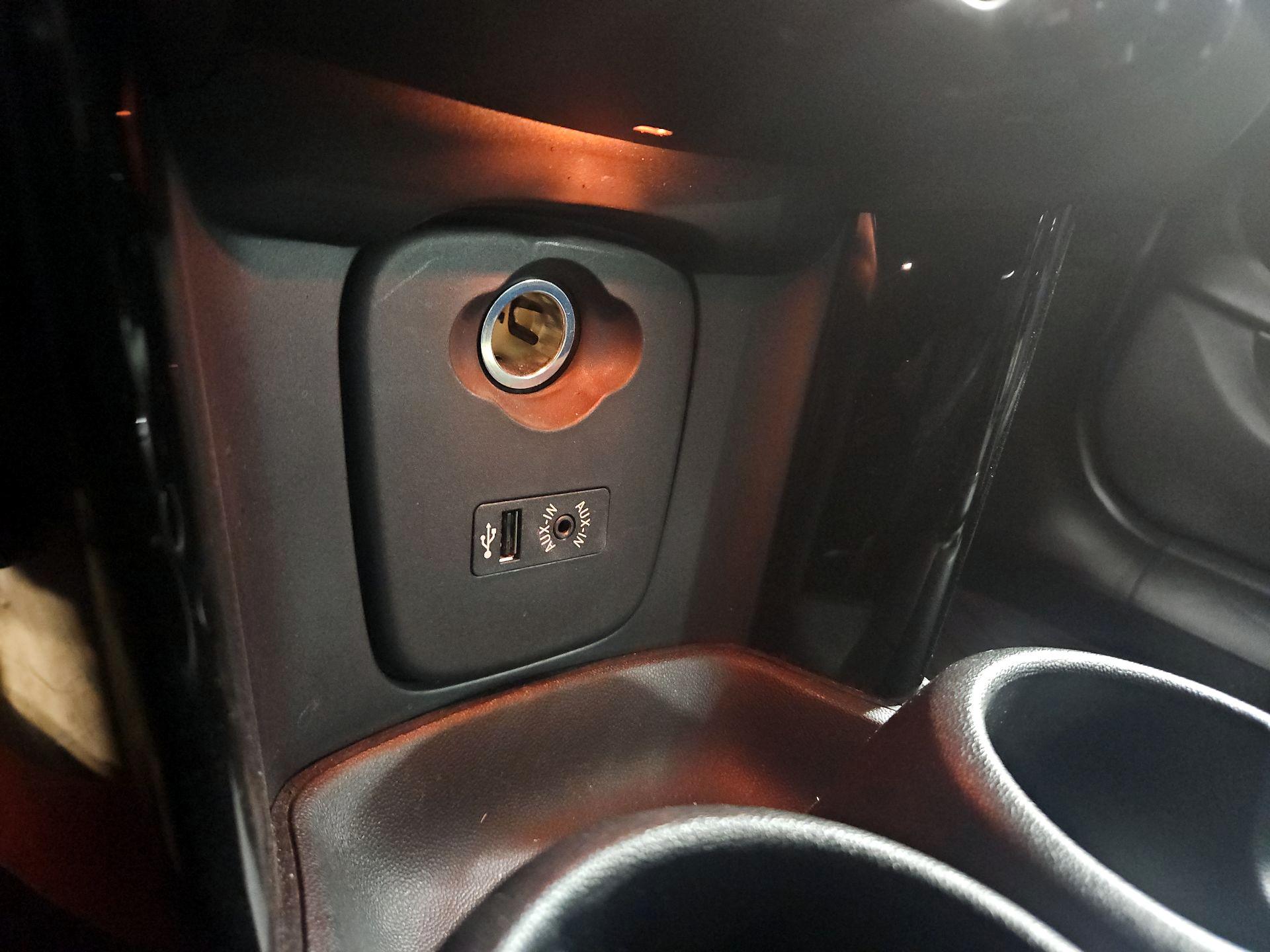 Thumbnail: 2015 MINI Cooper Hardtop - 18