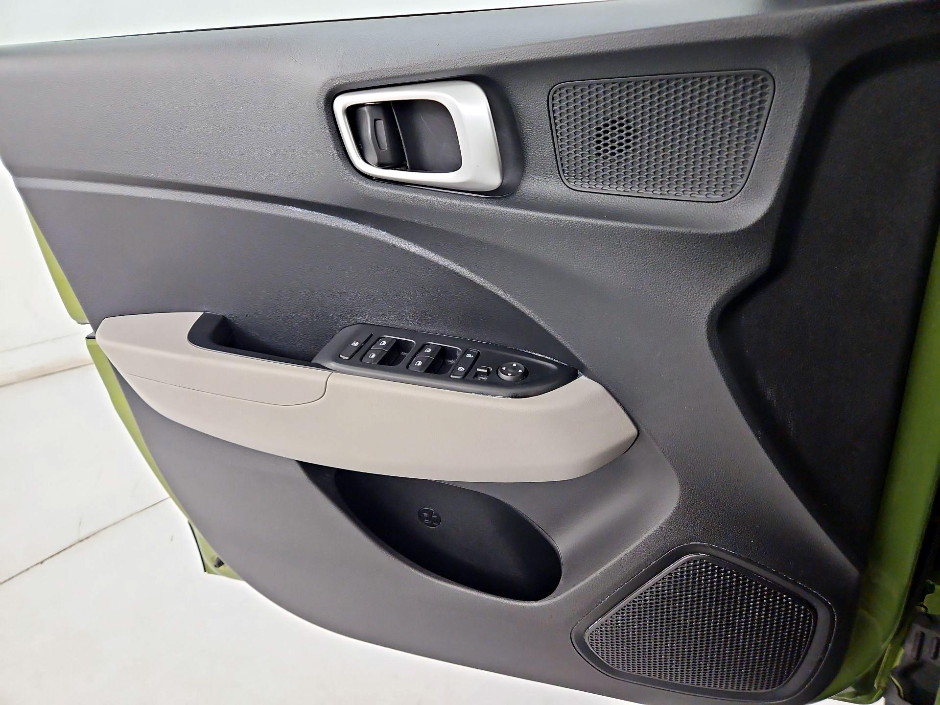 Thumbnail: 2023 Hyundai Venue - 12