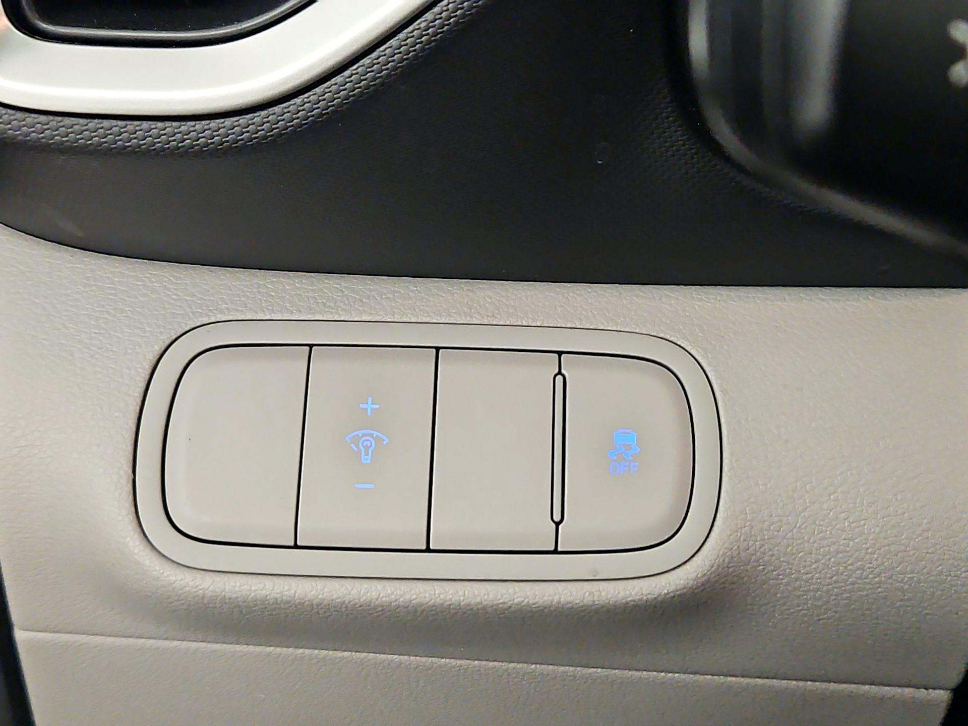 Thumbnail: 2023 Hyundai Venue - 13