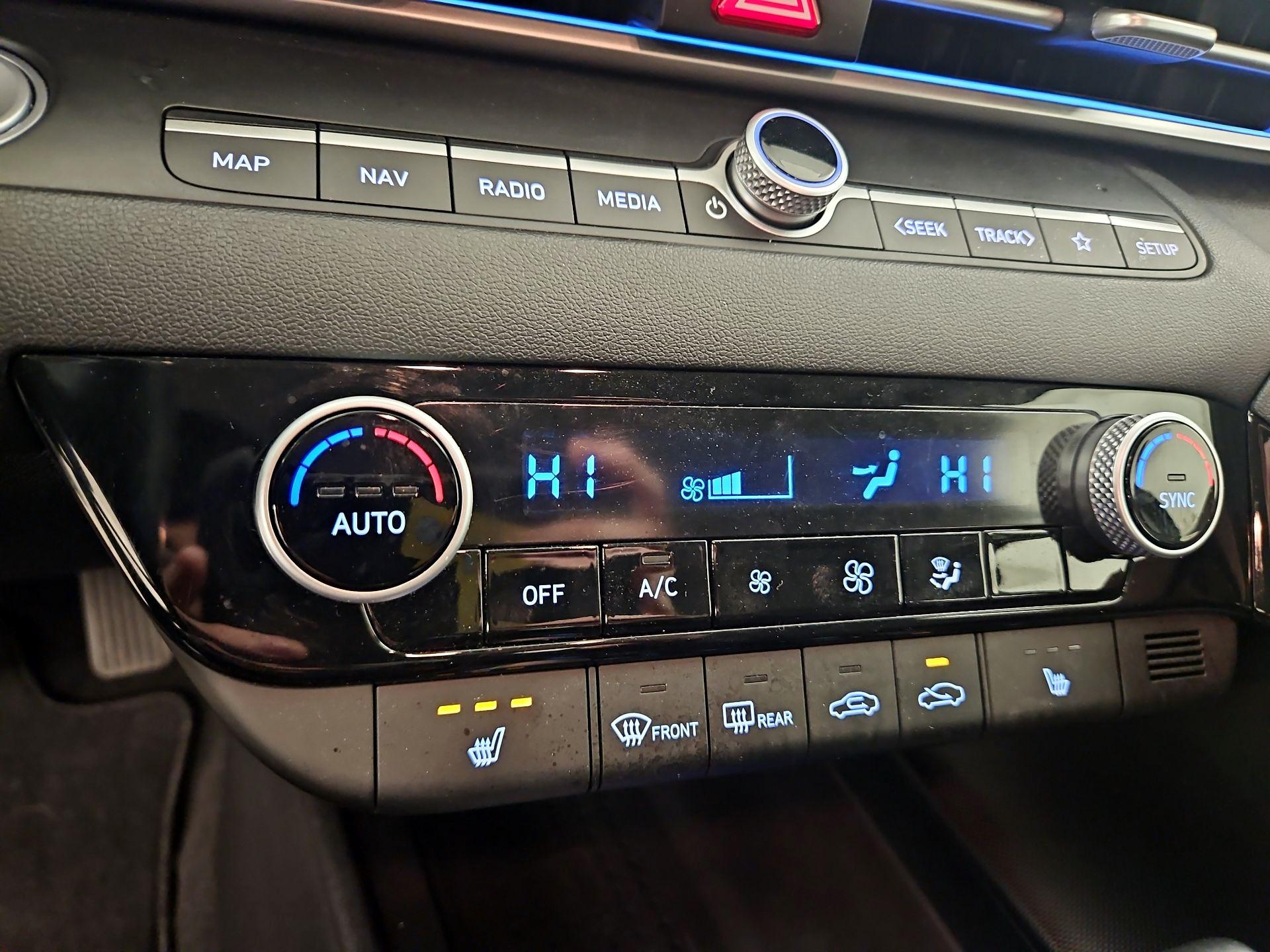 Thumbnail: 2023 Hyundai Elantra - 17