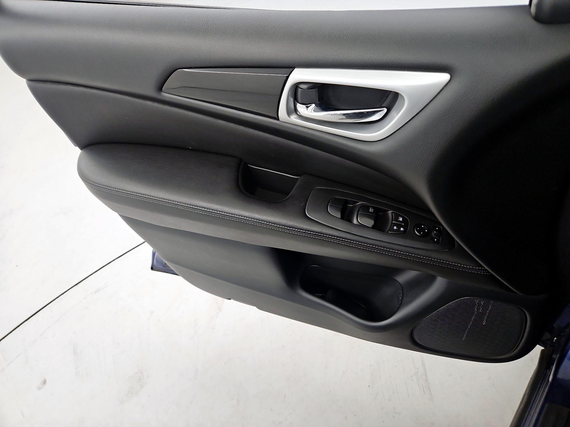 Thumbnail: 2020 Nissan Pathfinder - 12