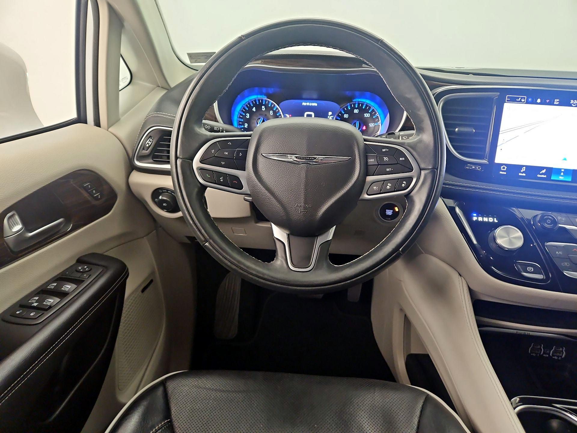 Thumbnail: 2022 Chrysler Pacifica - 10