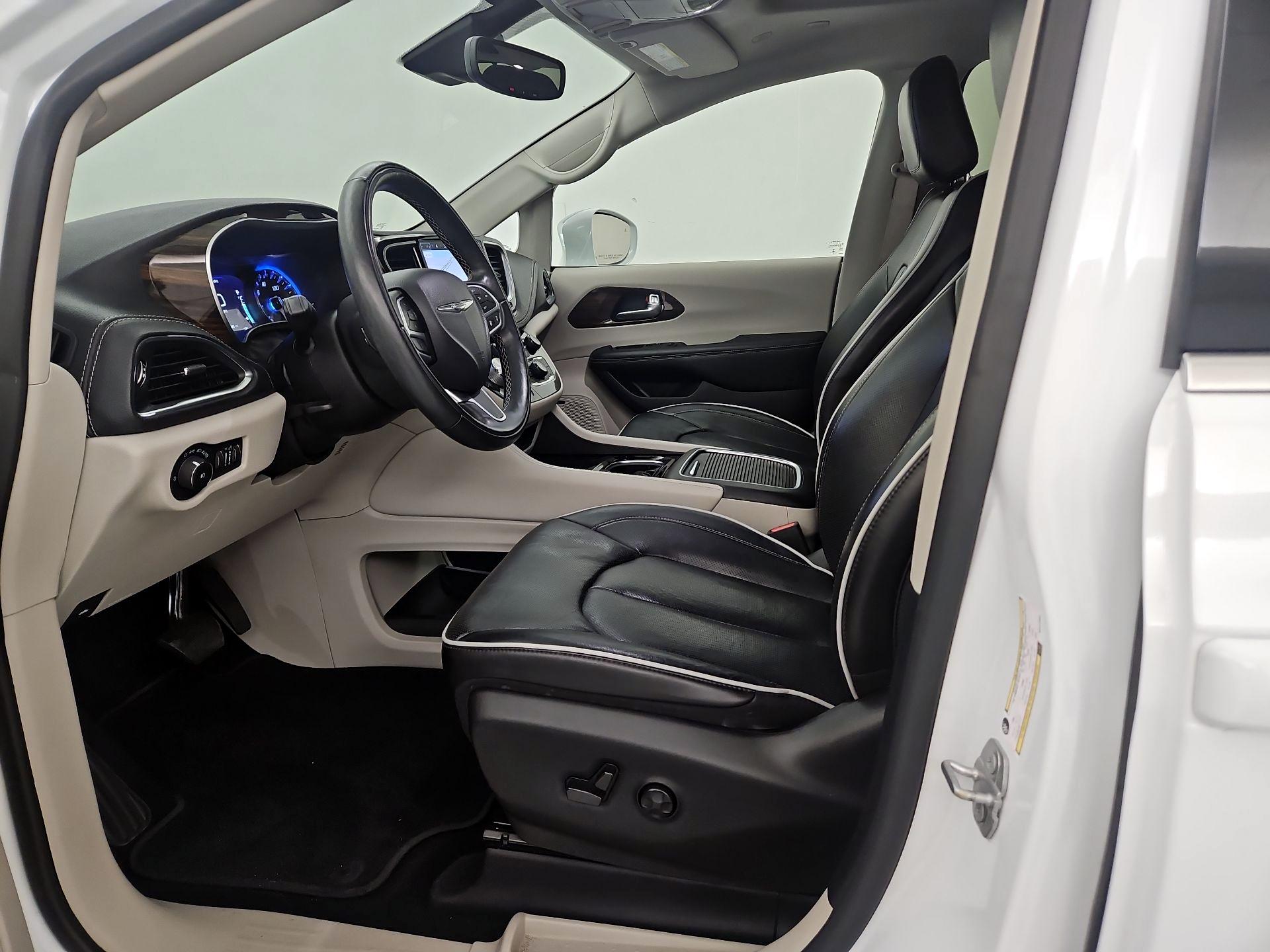 Thumbnail: 2022 Chrysler Pacifica - 11