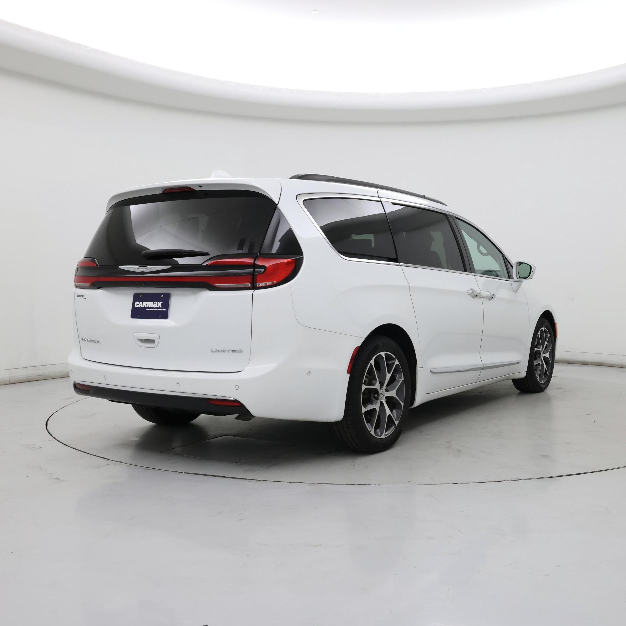 Thumbnail: 2022 Chrysler Pacifica - 8