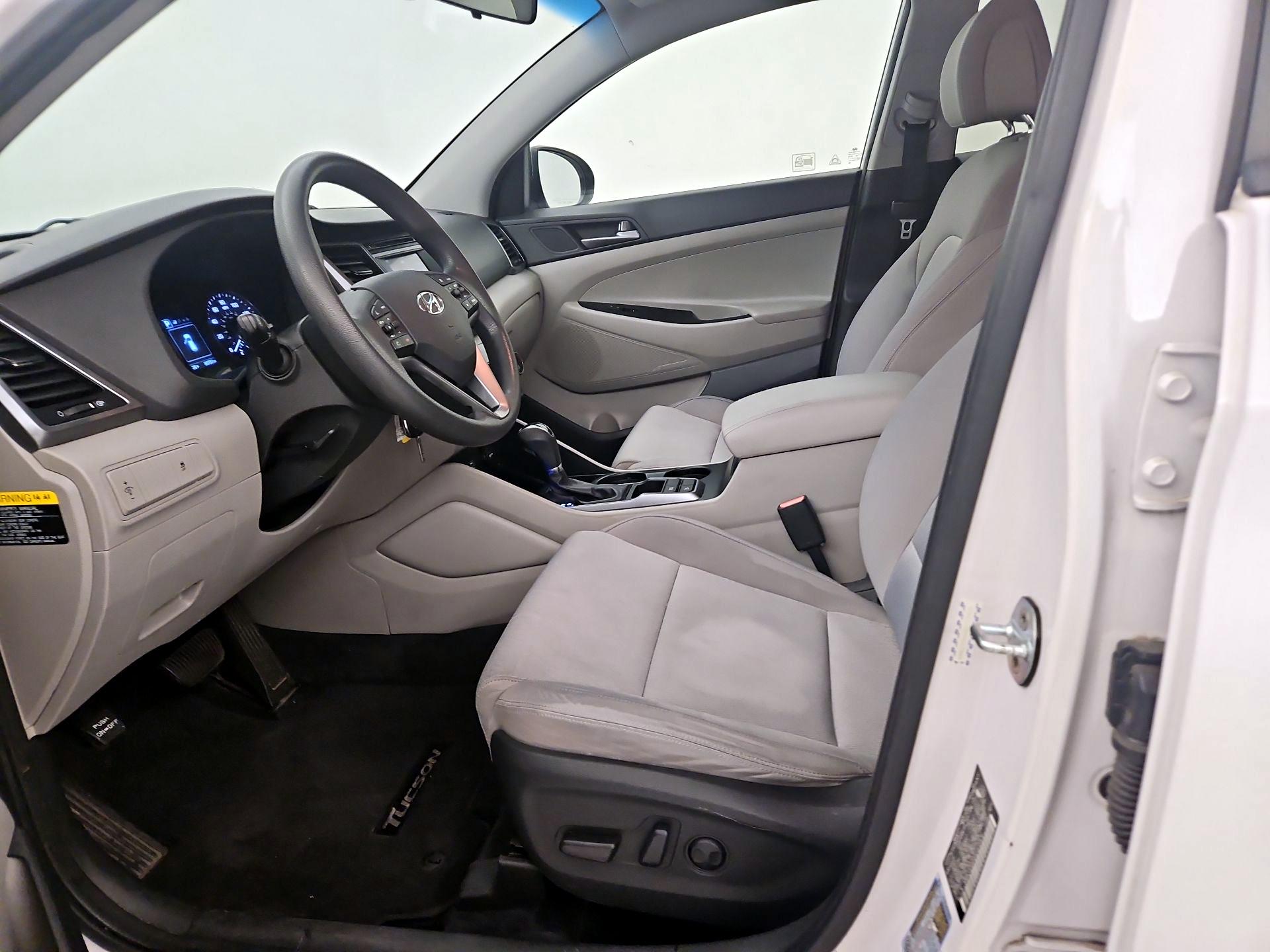 Thumbnail: 2016 Hyundai Tucson - 11