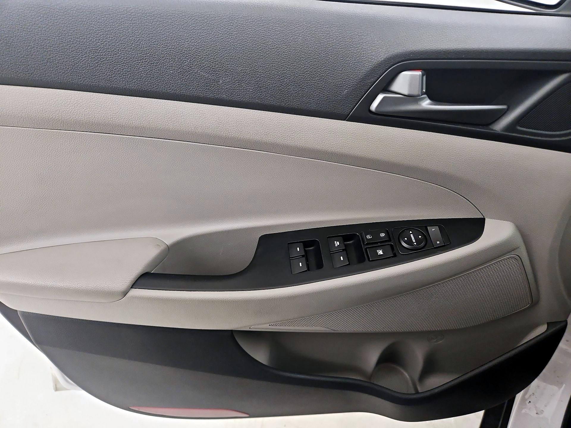 Thumbnail: 2016 Hyundai Tucson - 12