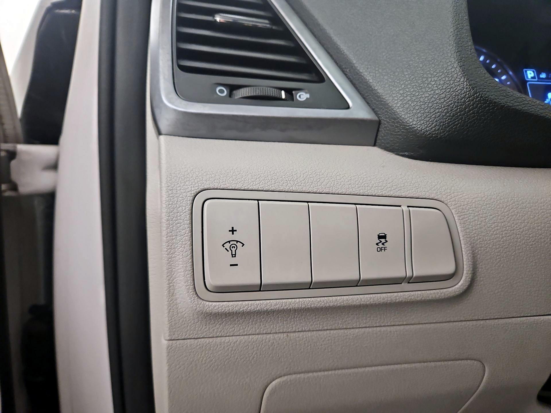 Thumbnail: 2016 Hyundai Tucson - 13