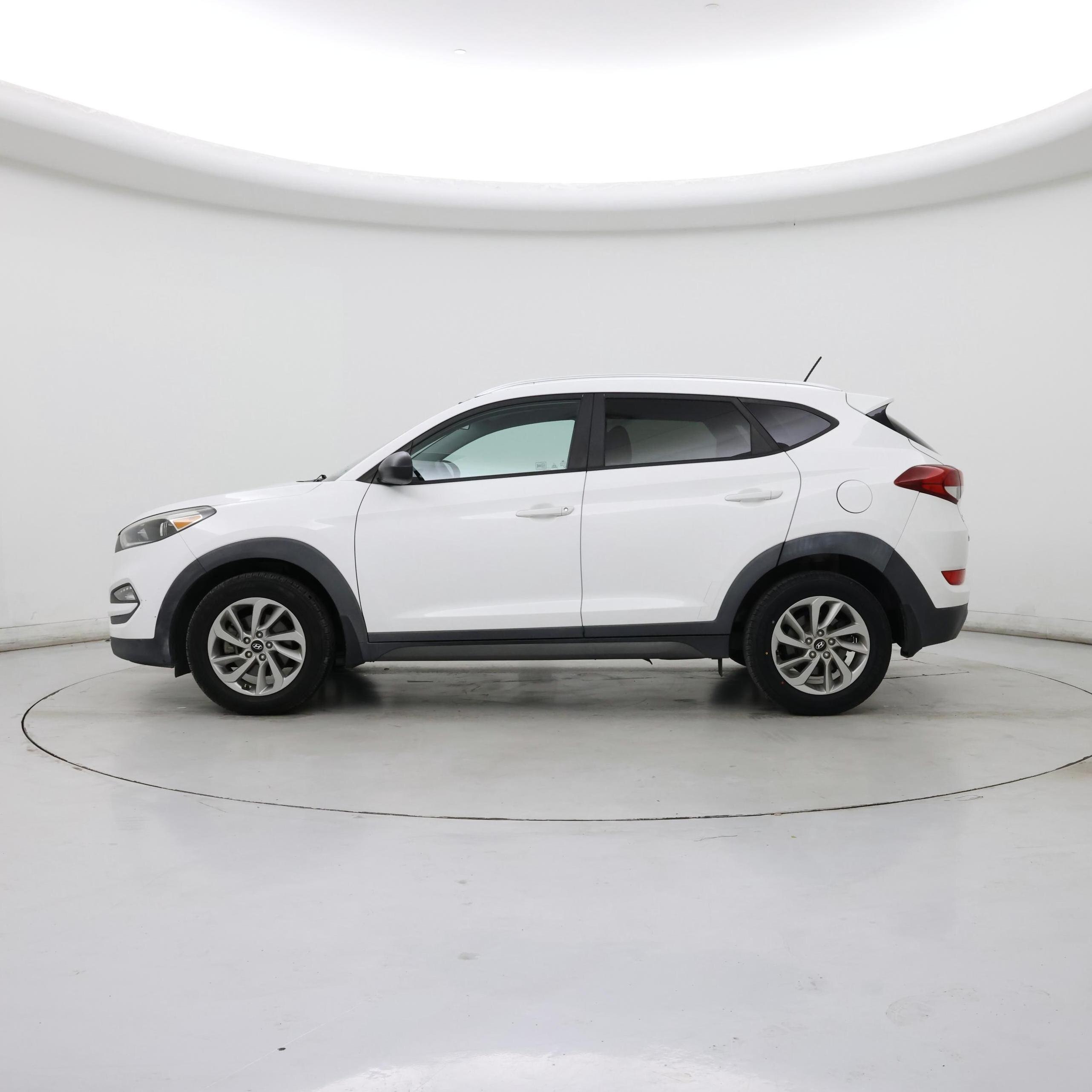 Thumbnail: 2016 Hyundai Tucson - 3