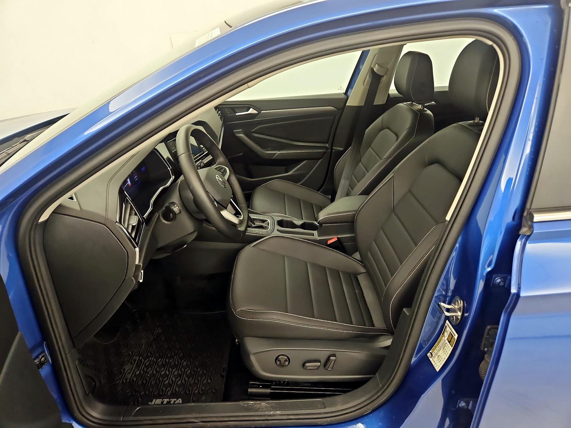 Thumbnail: 2024 Volkswagen Jetta - 11