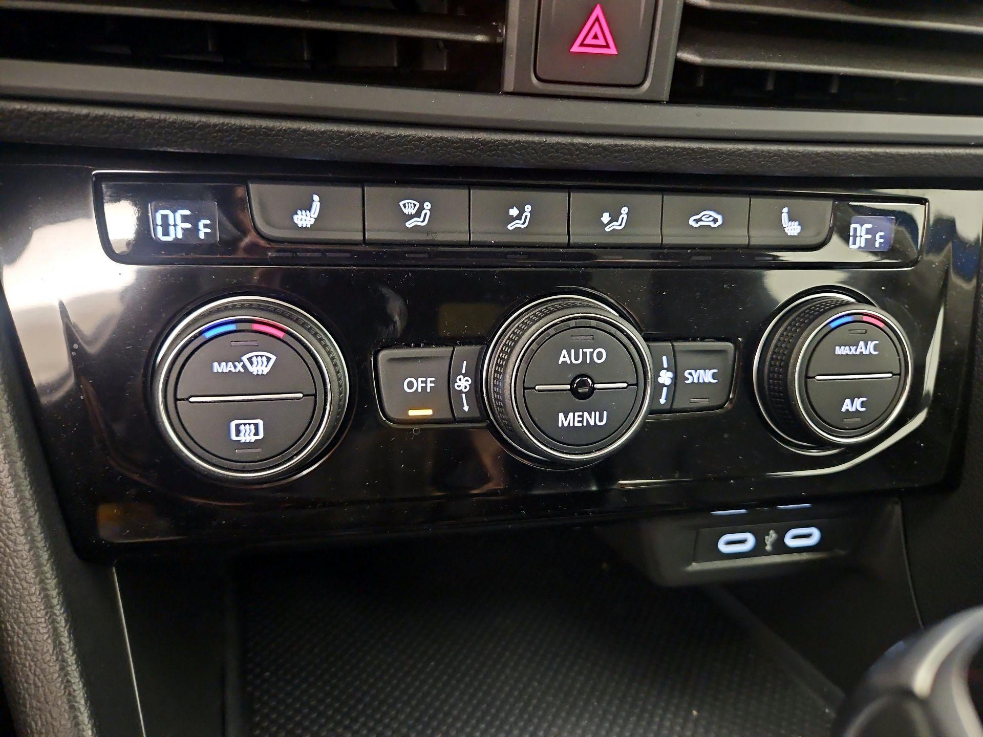 Thumbnail: 2024 Volkswagen Jetta - 16