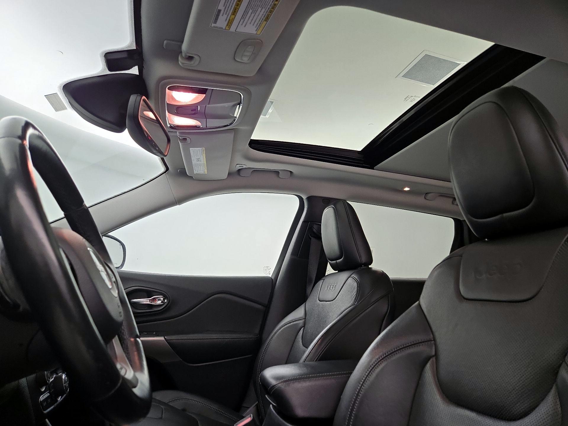 Thumbnail: 2019 Jeep Cherokee - 20