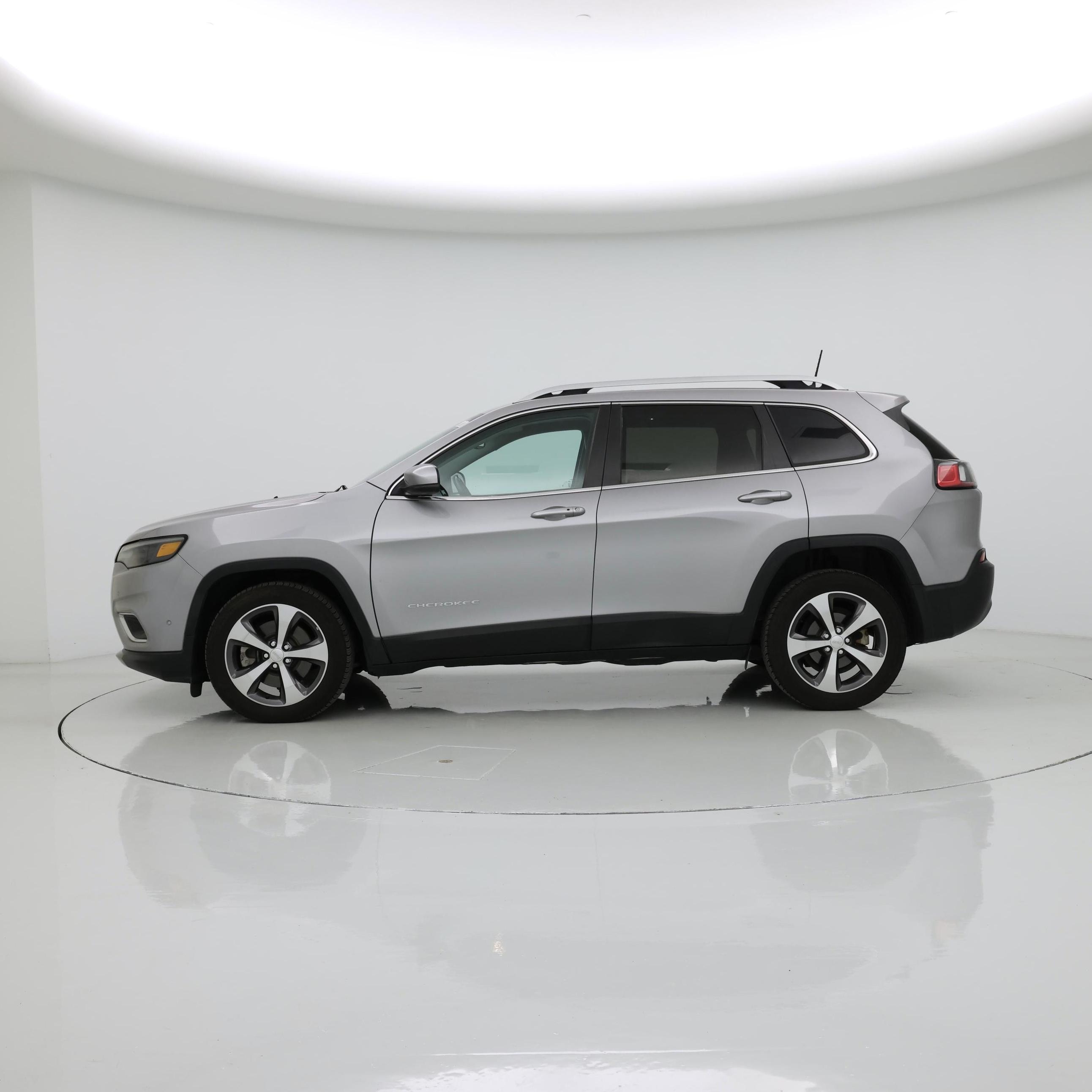 Thumbnail: 2019 Jeep Cherokee - 3