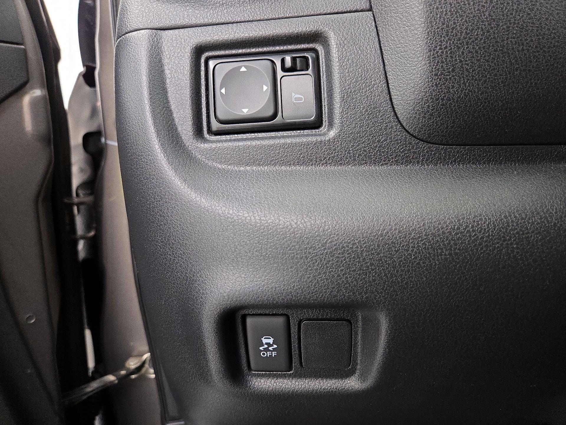 Thumbnail: 2017 Nissan Versa - 13