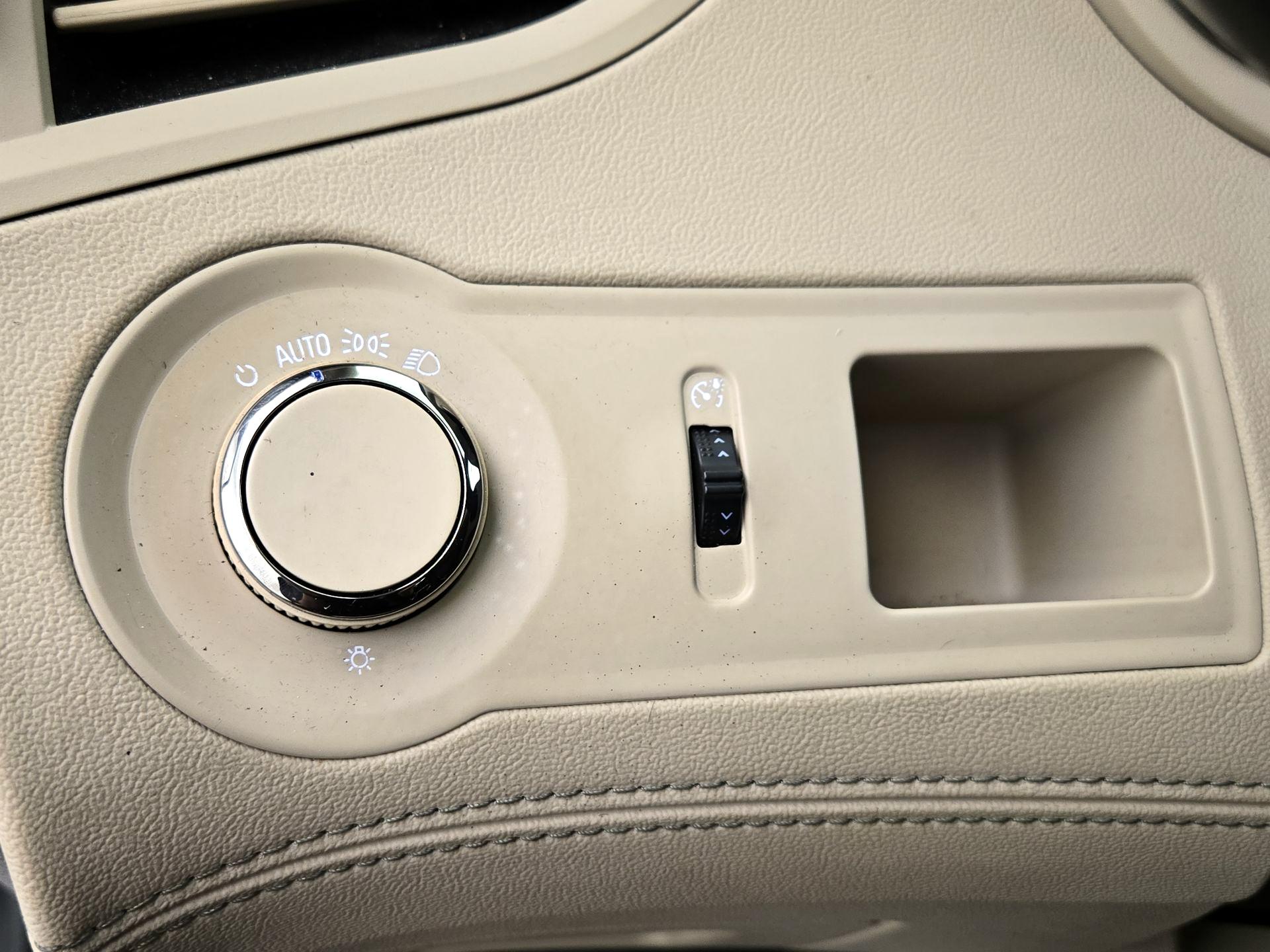 Thumbnail: 2015 Buick LaCrosse - 13