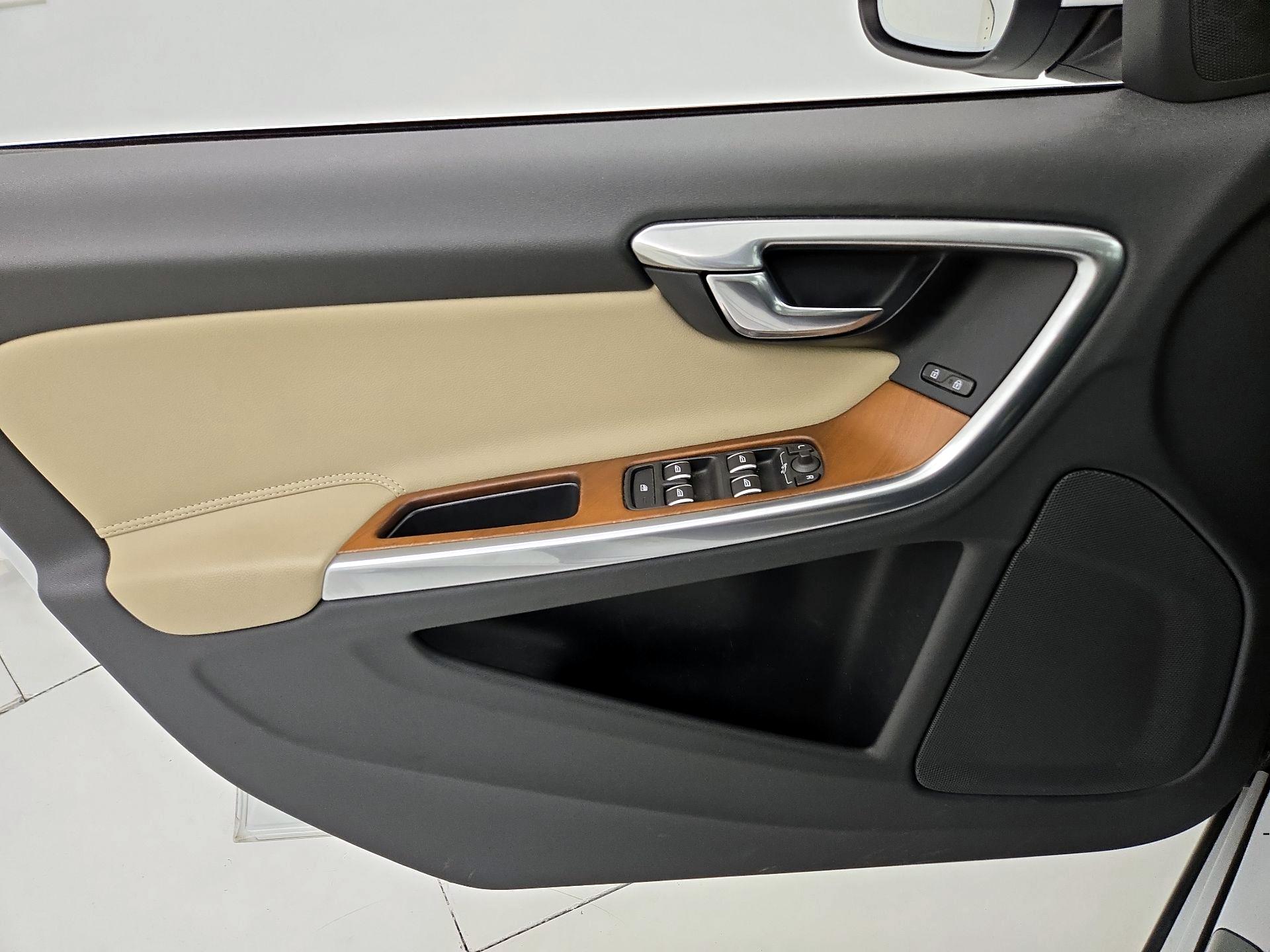 Thumbnail: 2016 Volvo S60 - 12