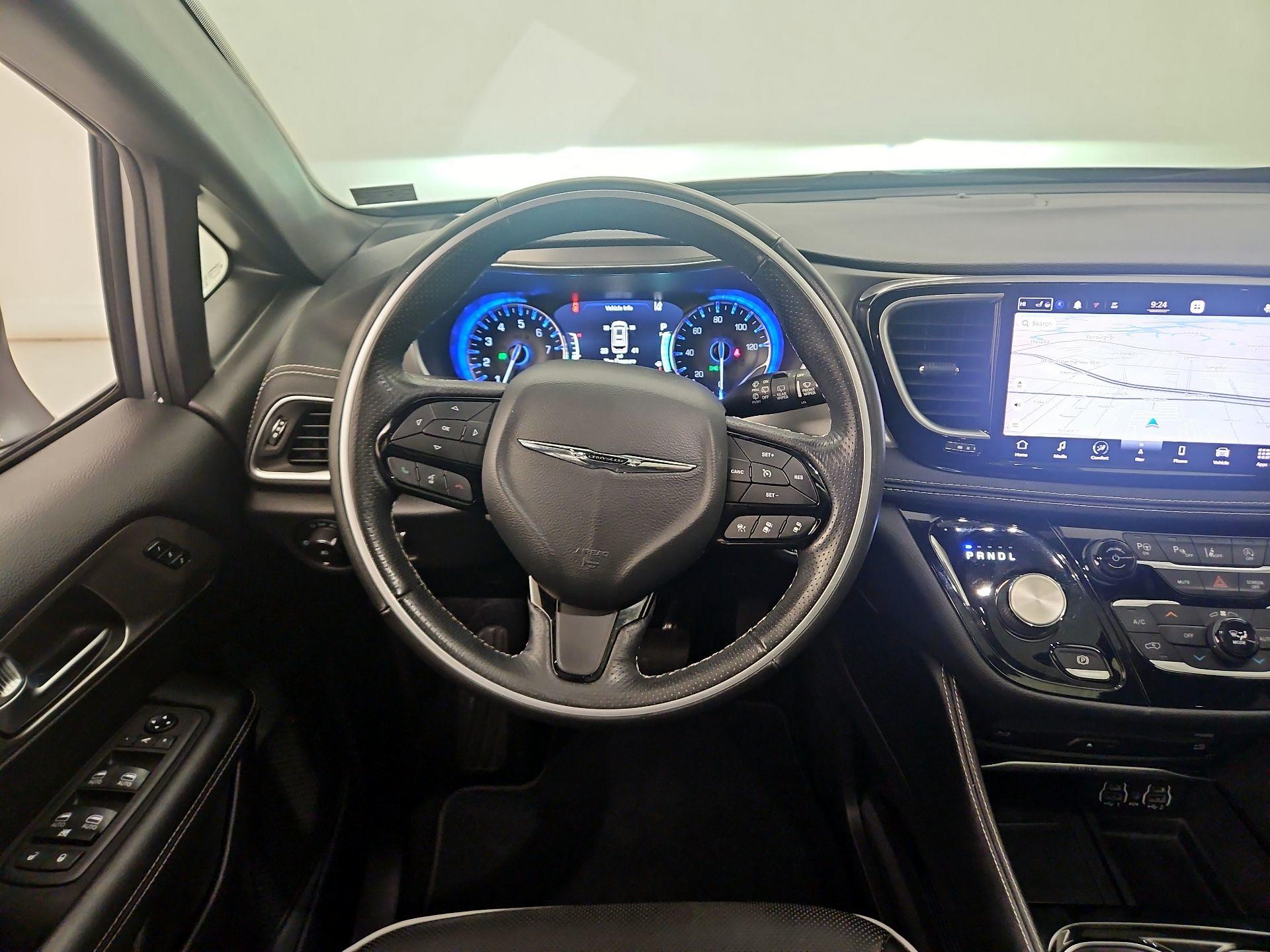 Thumbnail: 2021 Chrysler Pacifica - 10