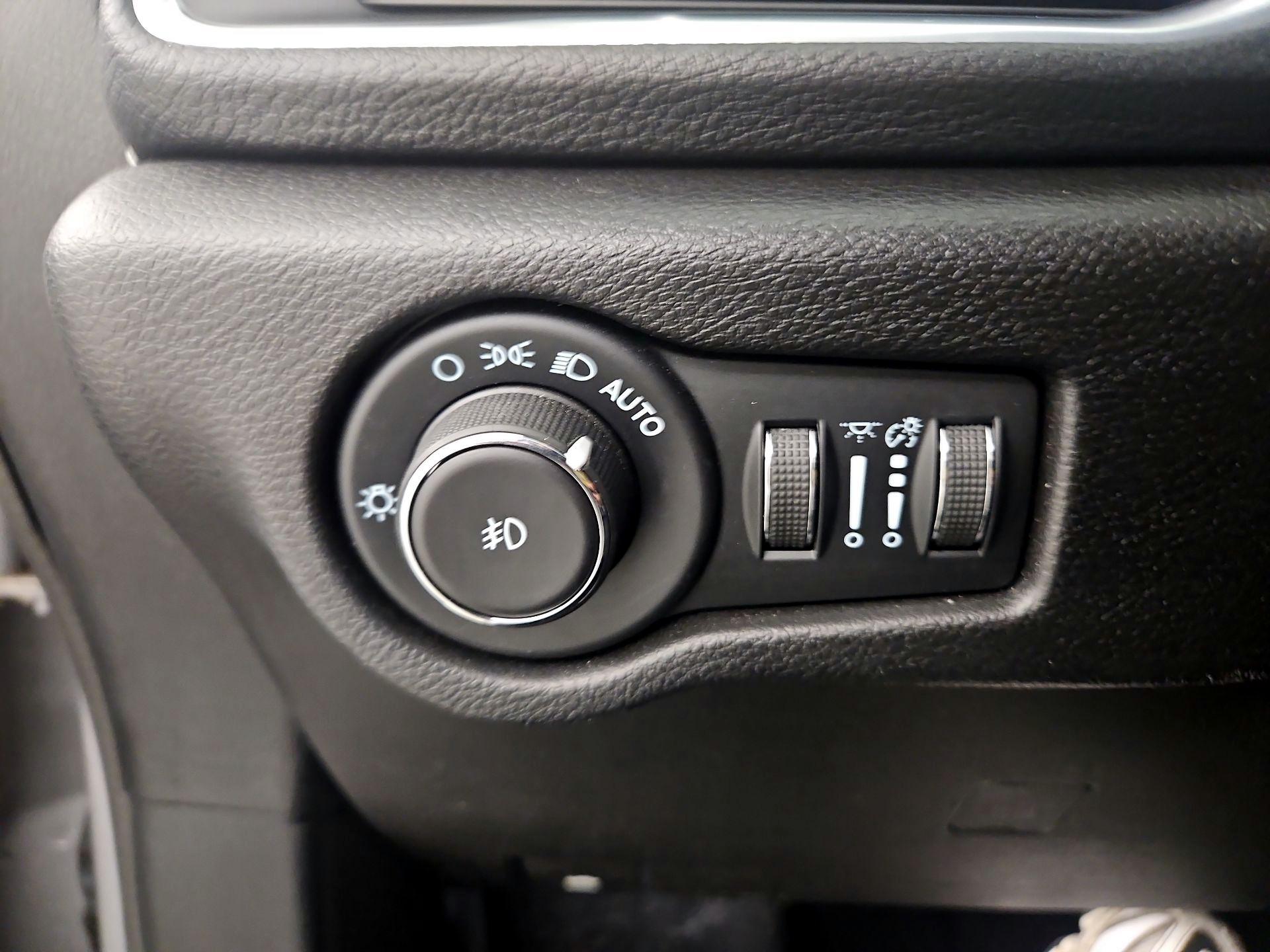 Thumbnail: 2021 Chrysler Pacifica - 13