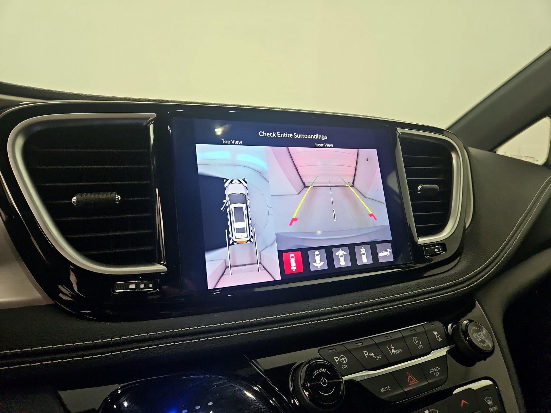 Thumbnail: 2021 Chrysler Pacifica - 15