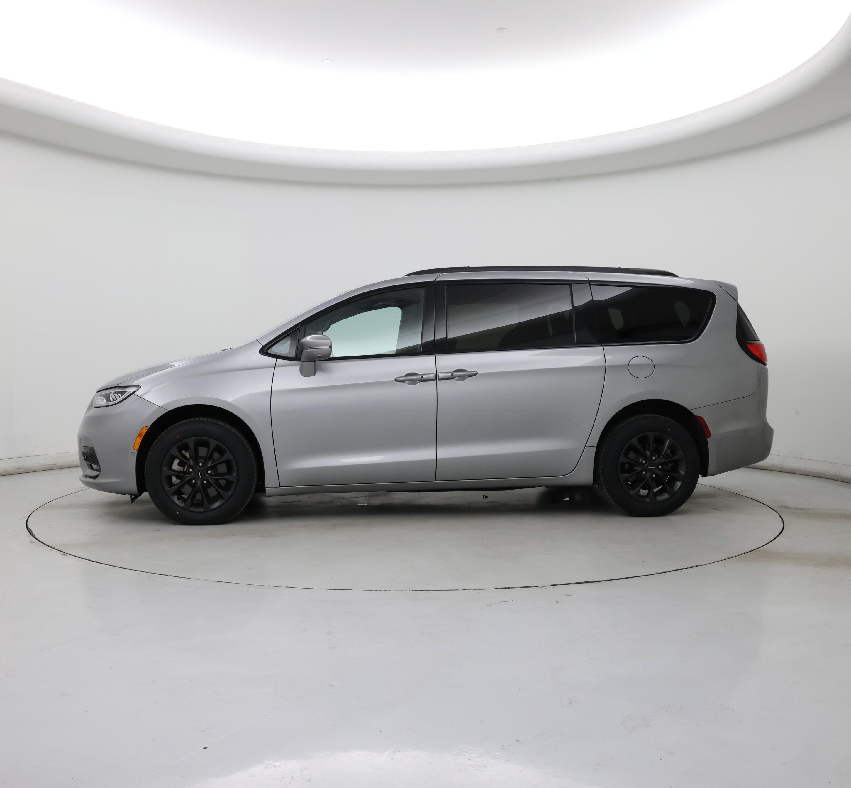 Thumbnail: 2021 Chrysler Pacifica - 3