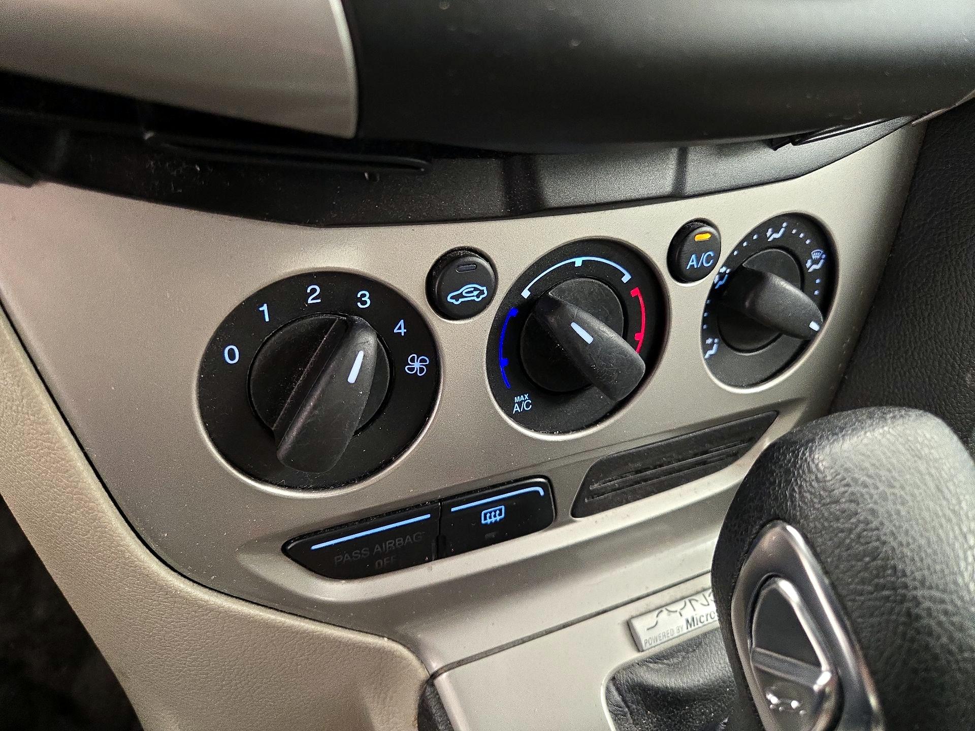 Thumbnail: 2014 Ford Focus - 15