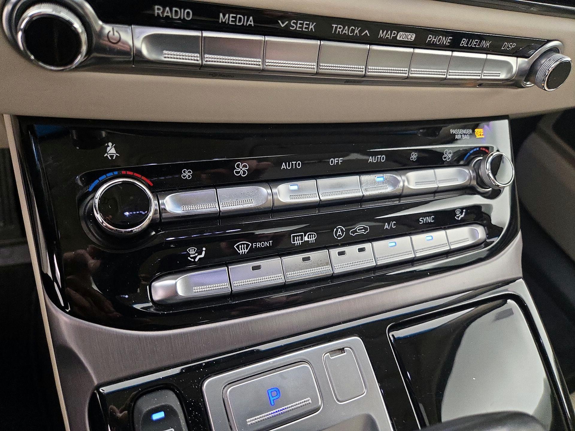 Thumbnail: 2017 Genesis G90 - 17