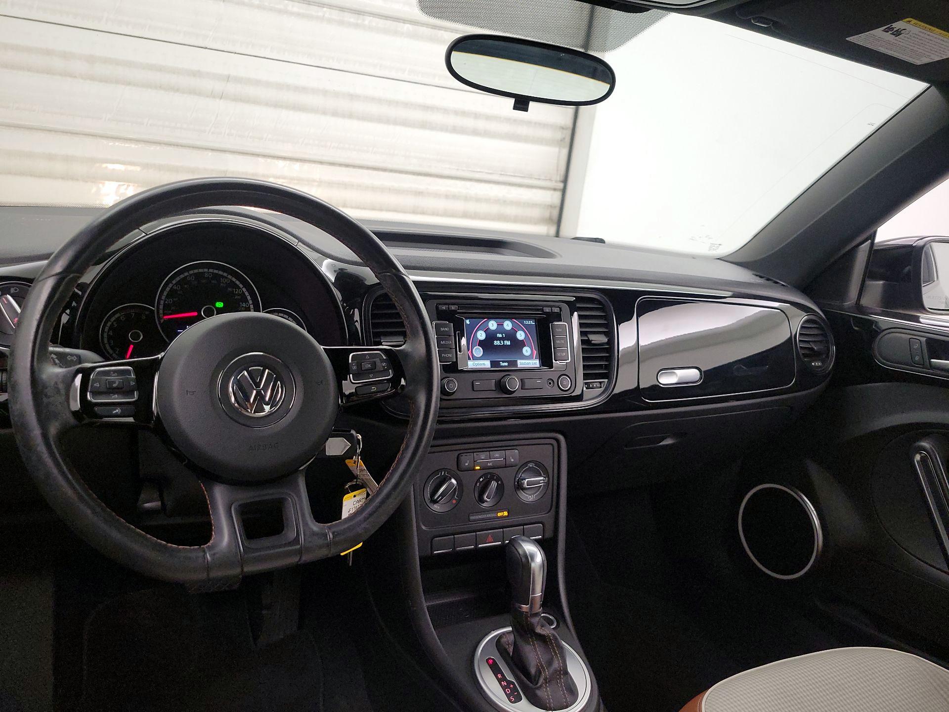 Thumbnail: 2015 Volkswagen Beetle - 9