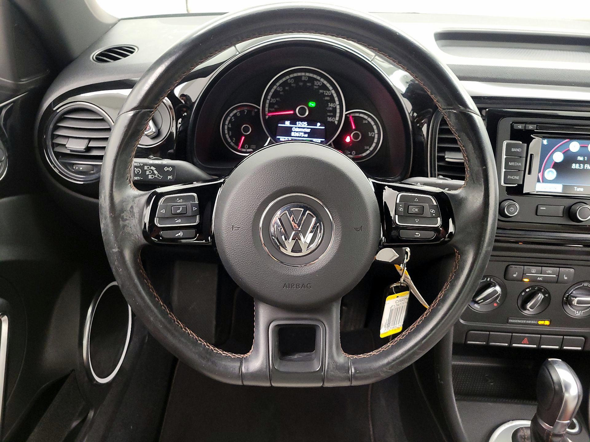 Thumbnail: 2015 Volkswagen Beetle - 10
