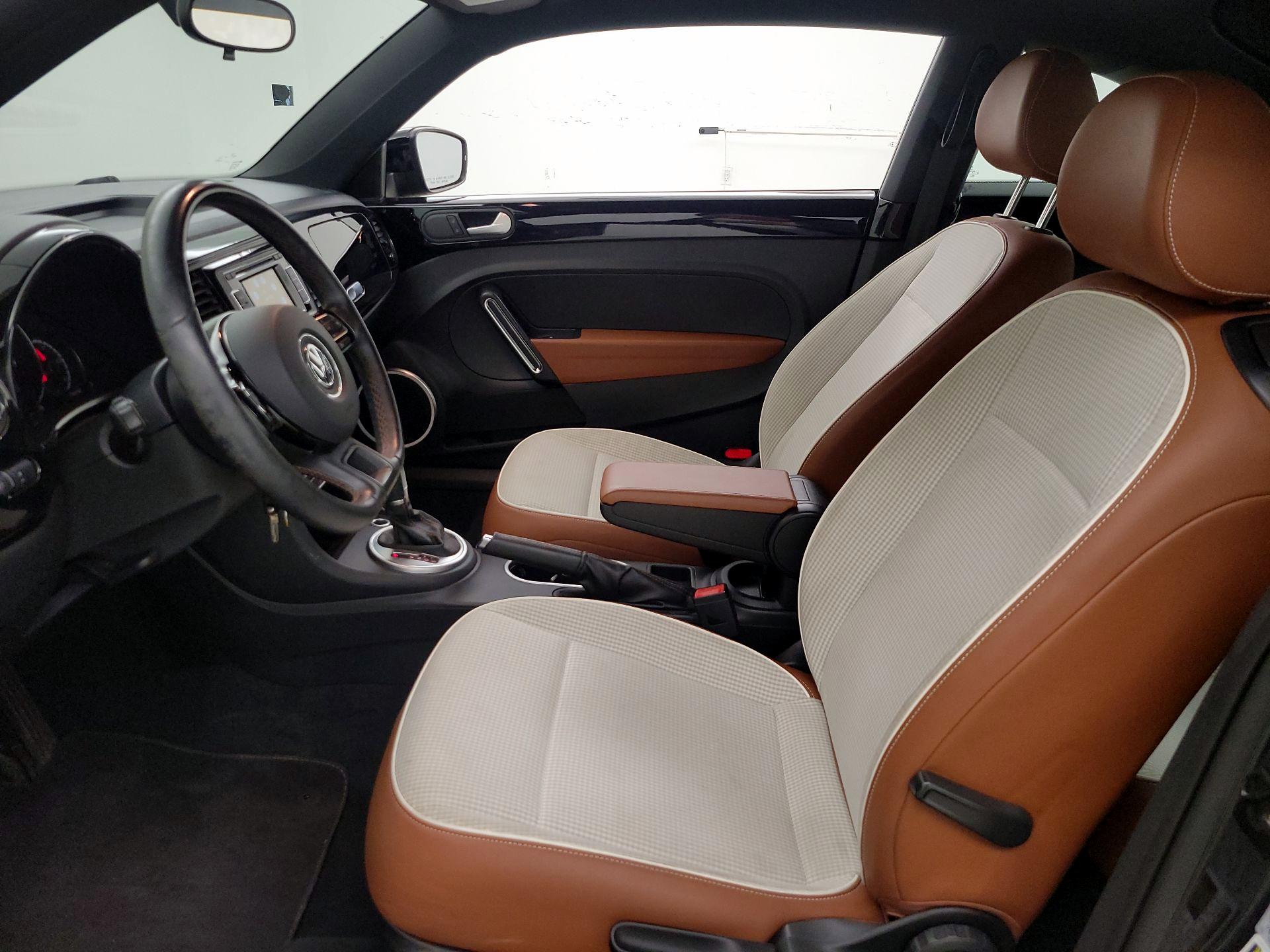 Thumbnail: 2015 Volkswagen Beetle - 11