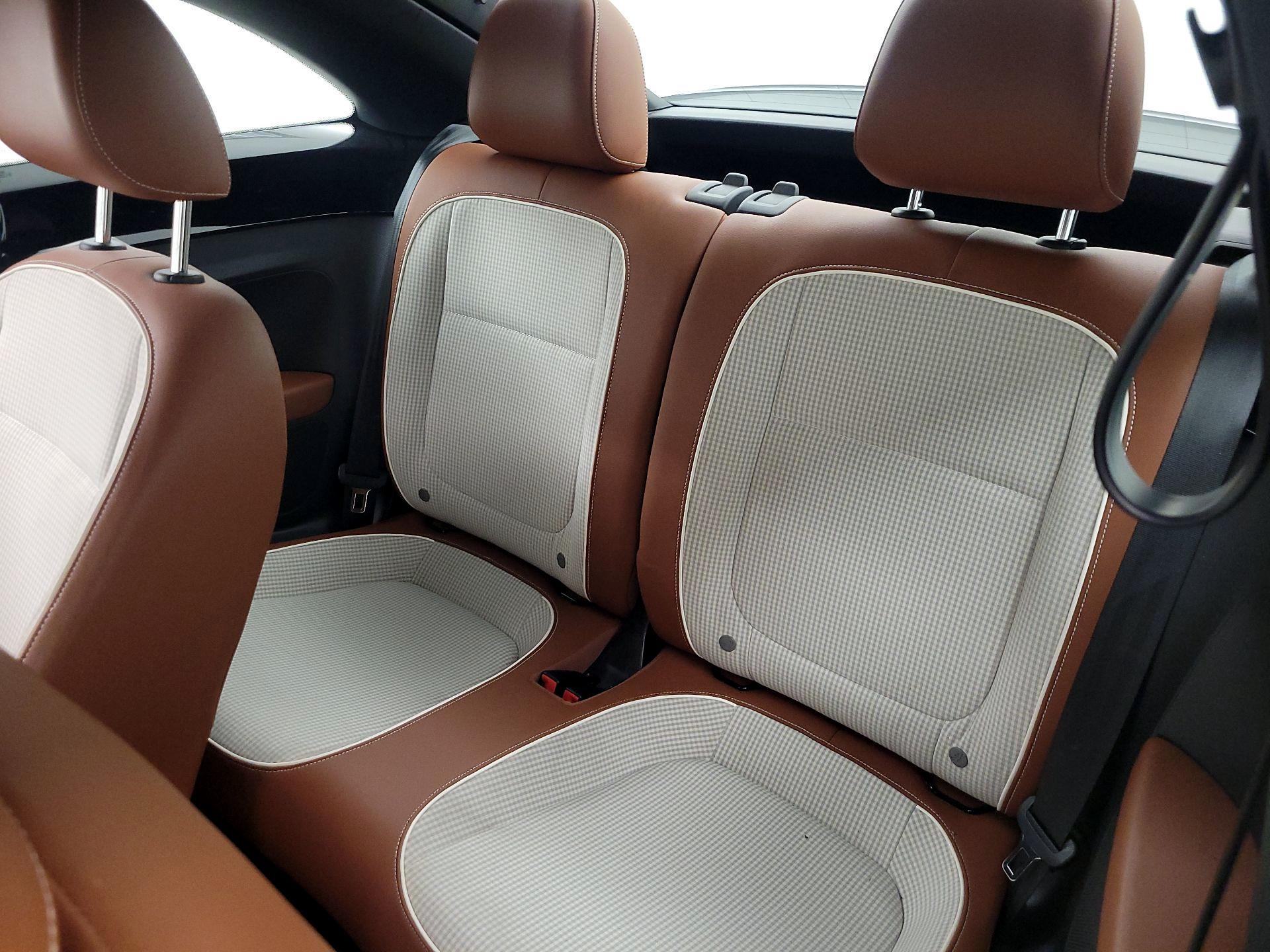 Thumbnail: 2015 Volkswagen Beetle - 18