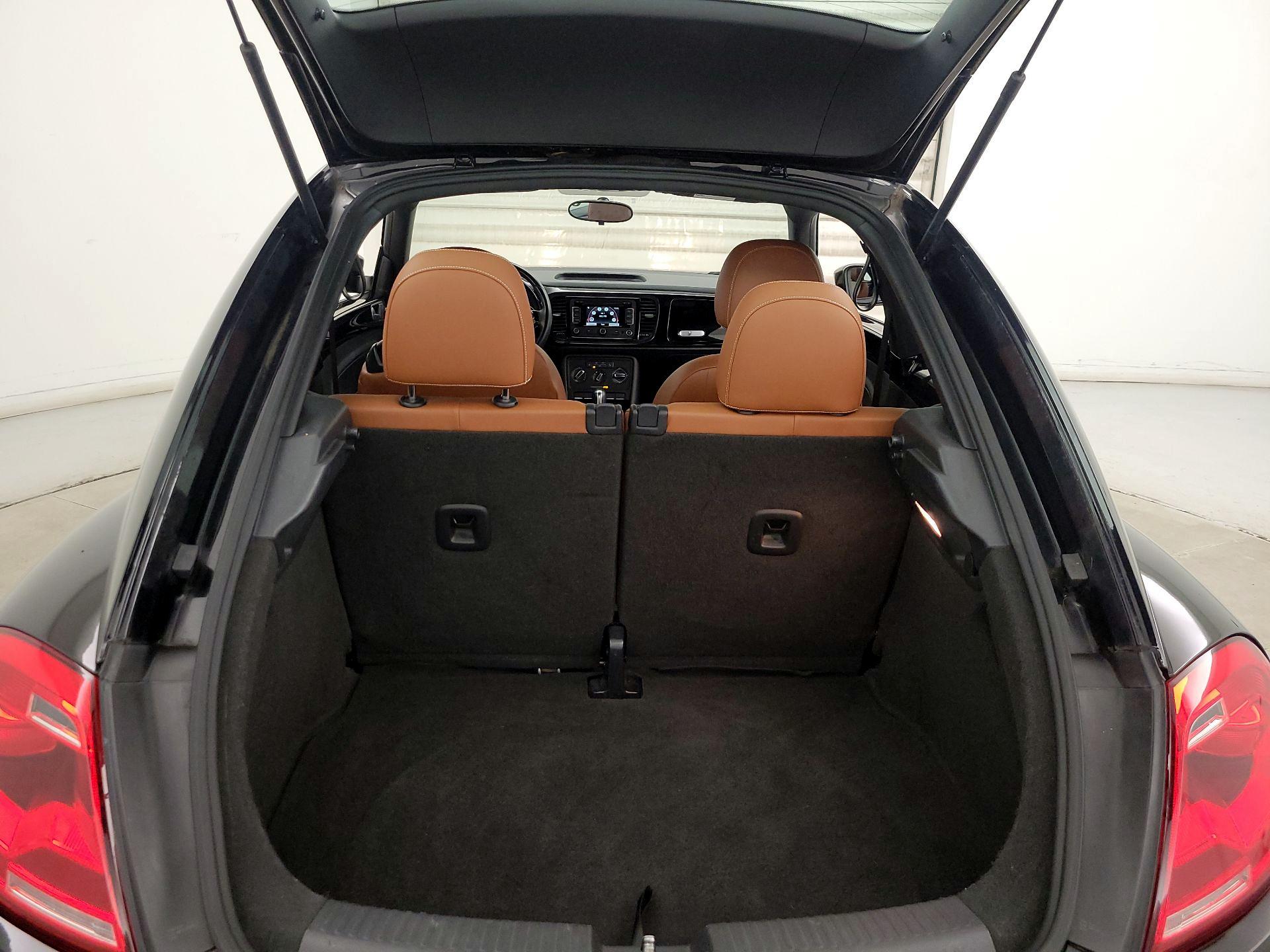 Thumbnail: 2015 Volkswagen Beetle - 19