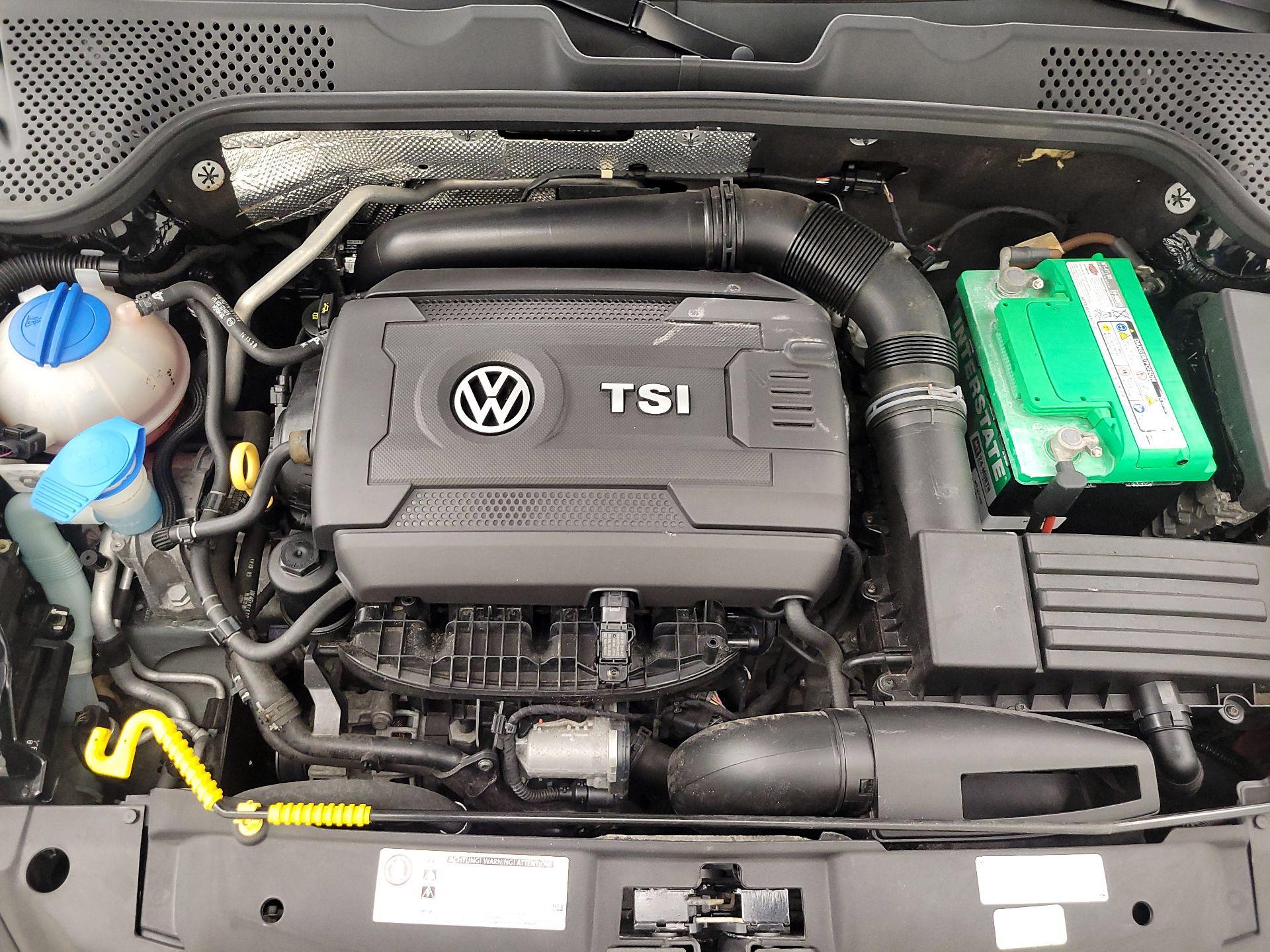 Thumbnail: 2015 Volkswagen Beetle - 20