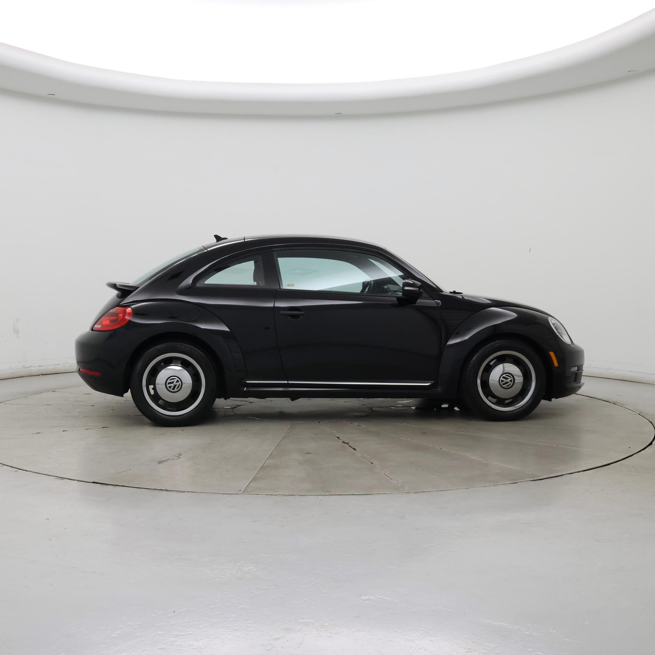 Thumbnail: 2015 Volkswagen Beetle - 7