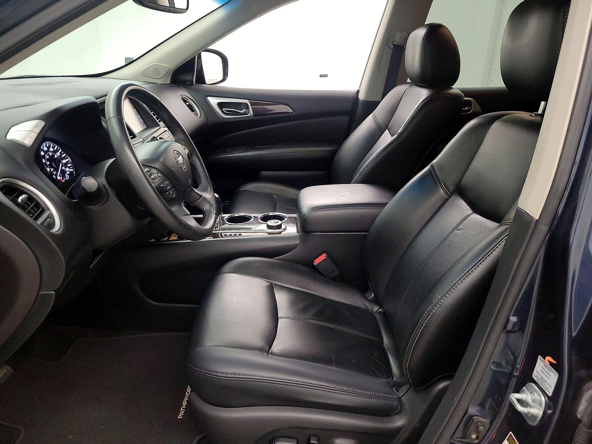 Thumbnail: 2015 Nissan Pathfinder - 11