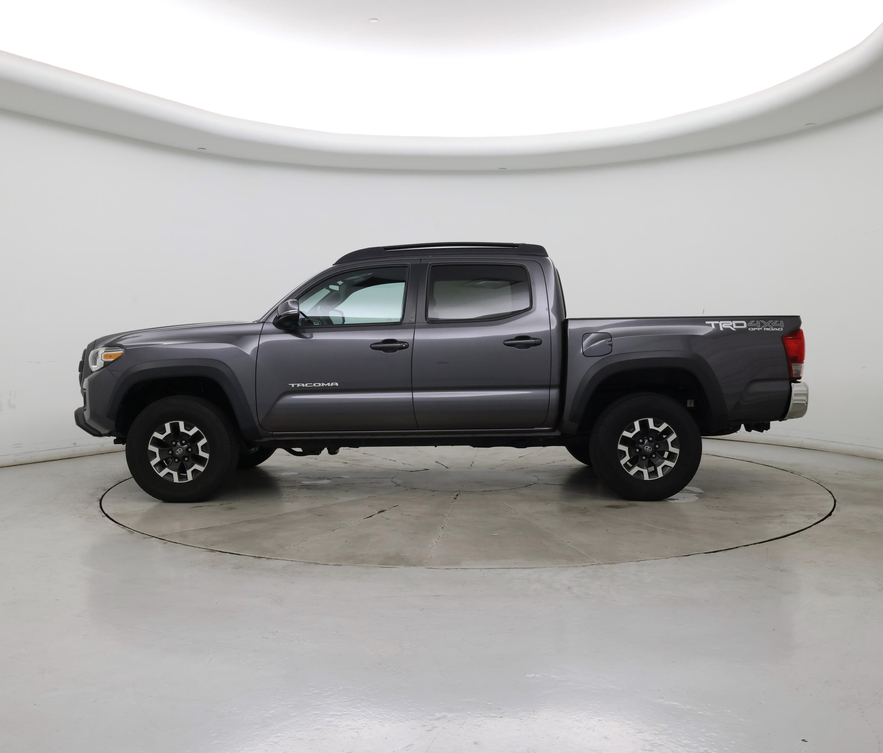 Thumbnail: 2017 Toyota Tacoma - 3