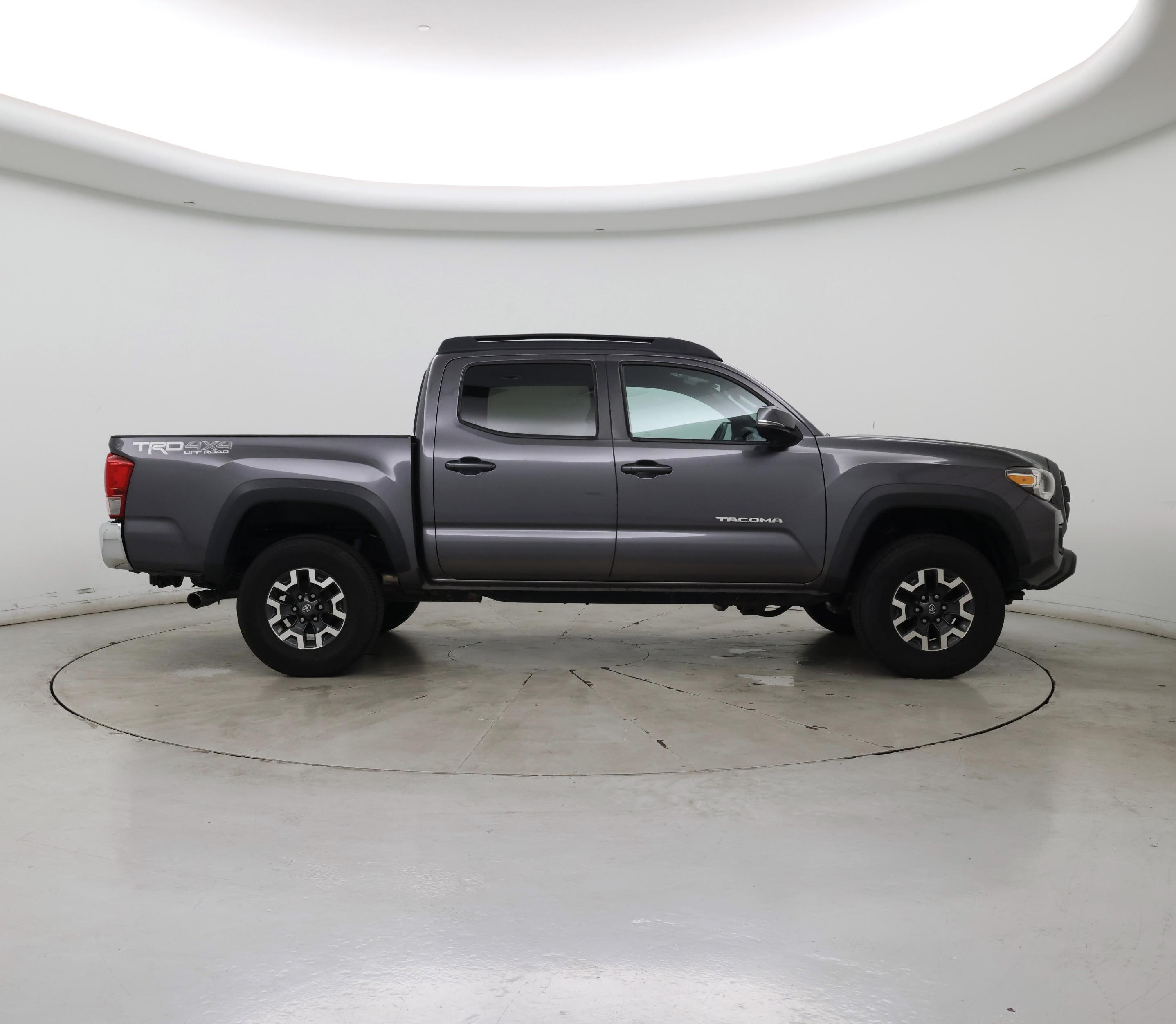 Thumbnail: 2017 Toyota Tacoma - 7