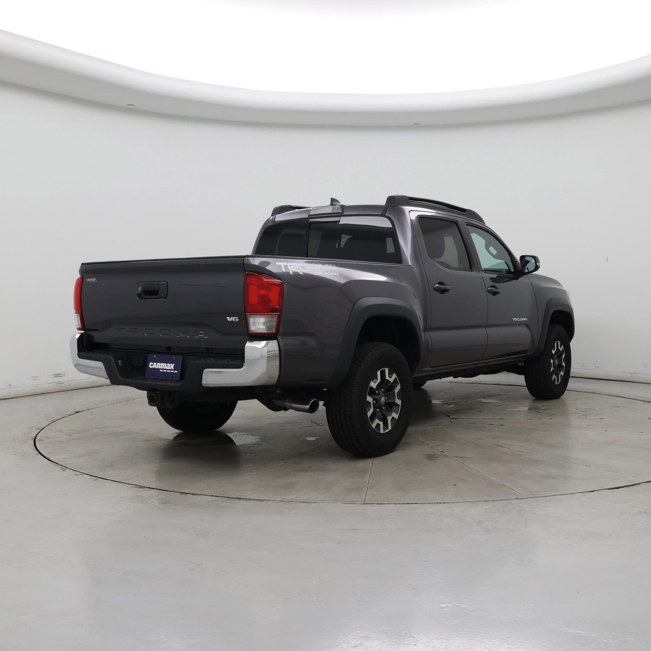 Thumbnail: 2017 Toyota Tacoma - 8