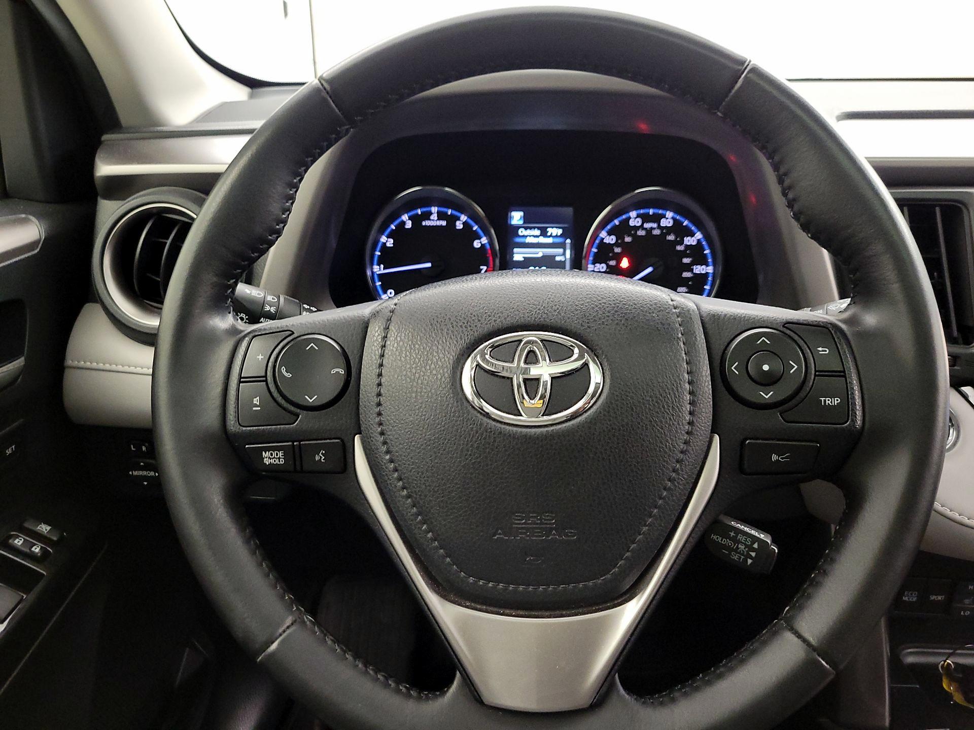 Thumbnail: 2018 Toyota RAV4 - 10