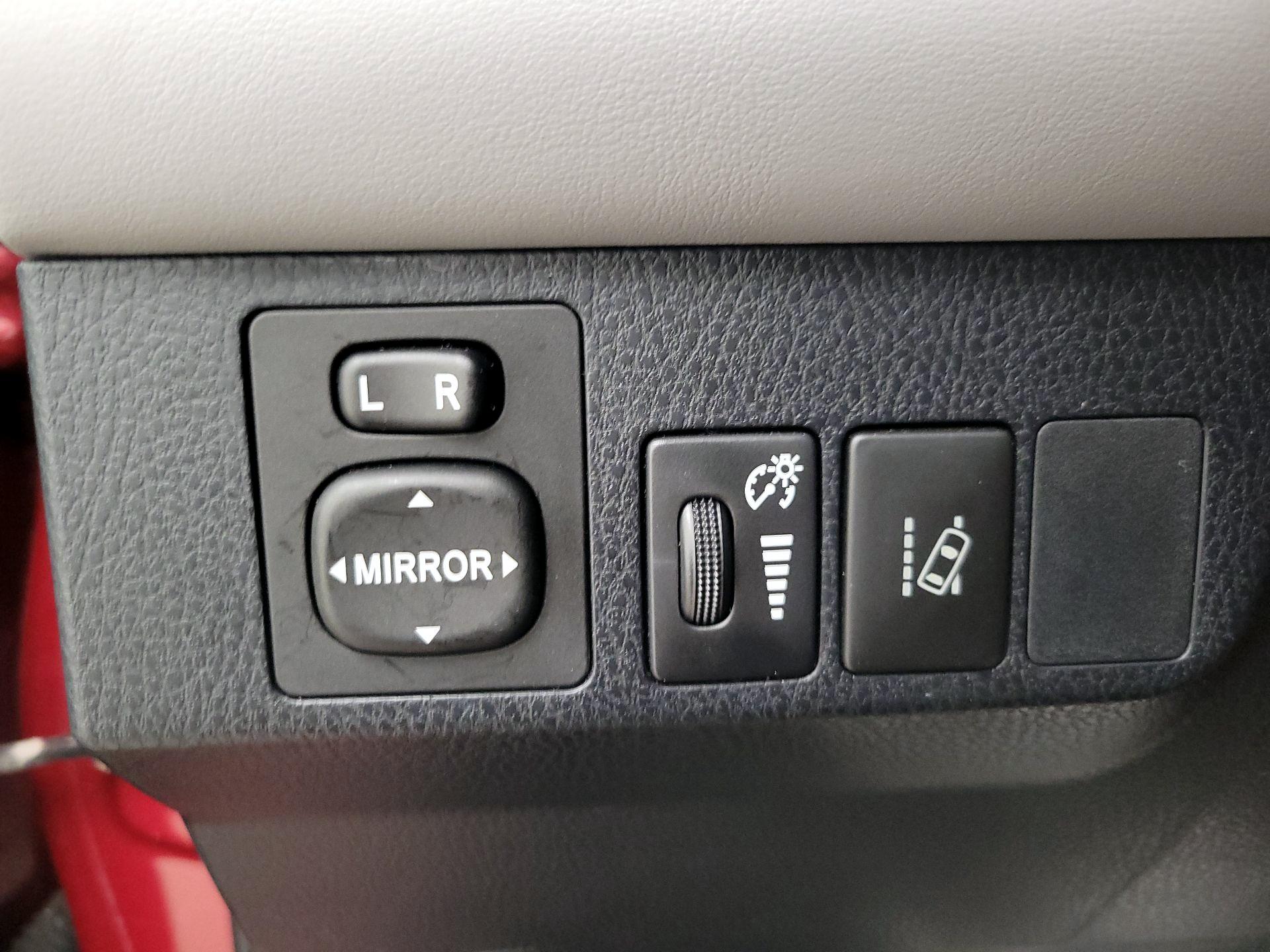 Thumbnail: 2018 Toyota RAV4 - 13