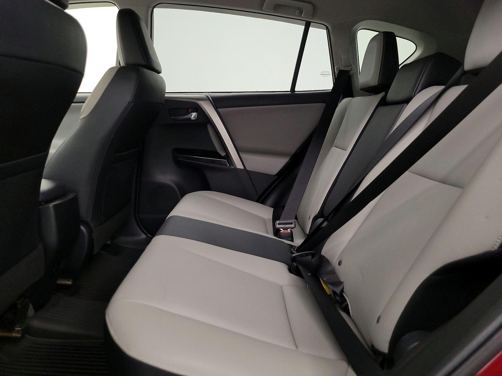 Thumbnail: 2018 Toyota RAV4 - 20