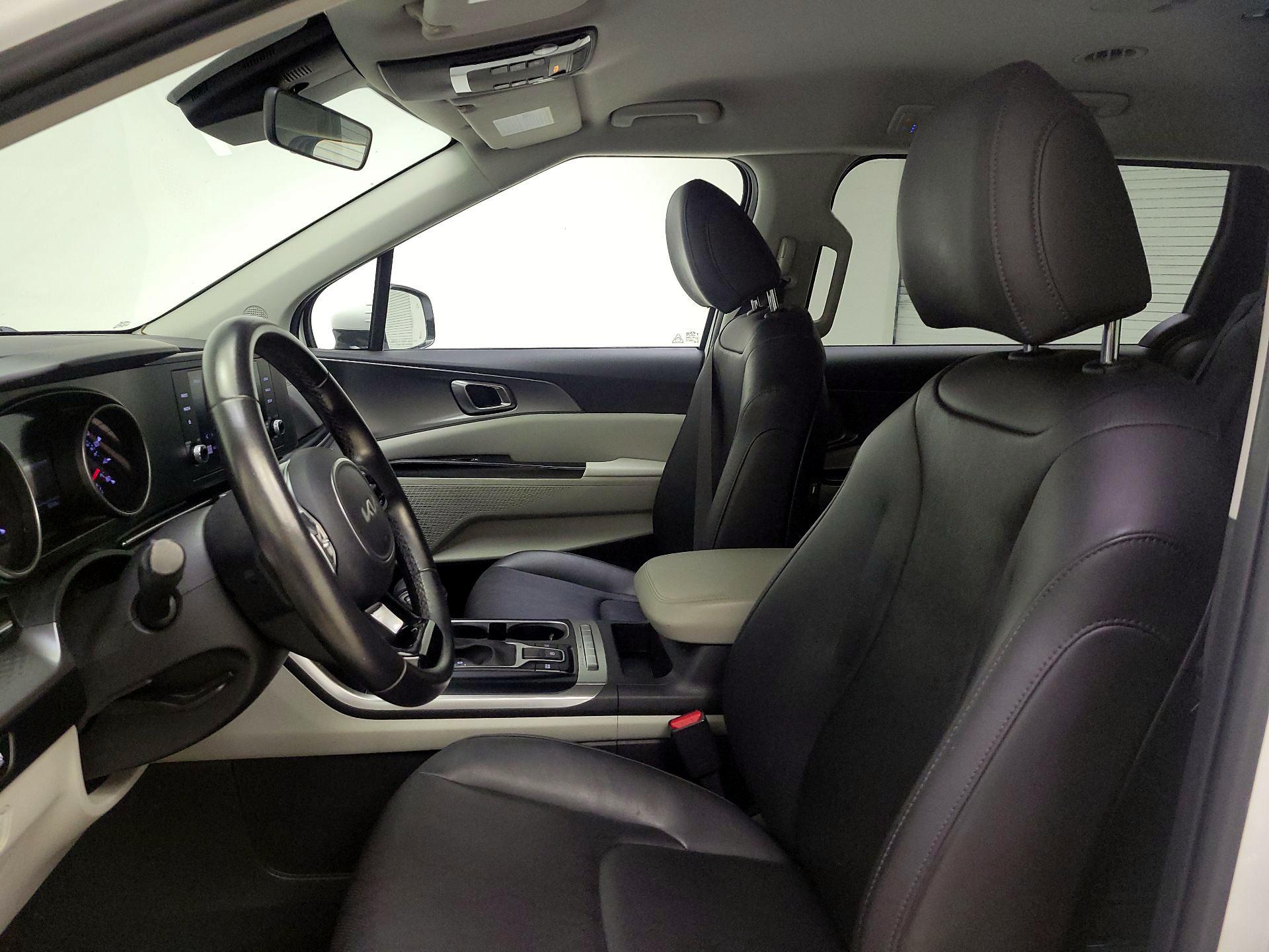 Thumbnail: 2022 Kia Carnival - 11