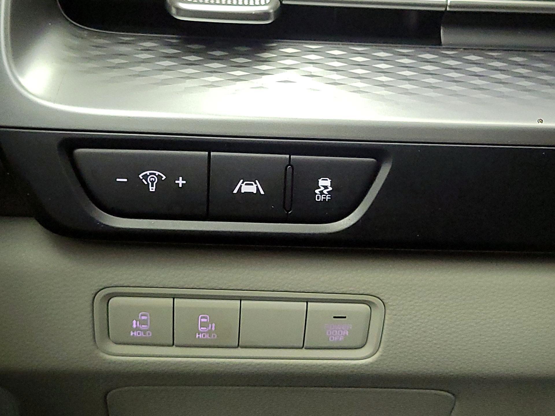 Thumbnail: 2022 Kia Carnival - 13