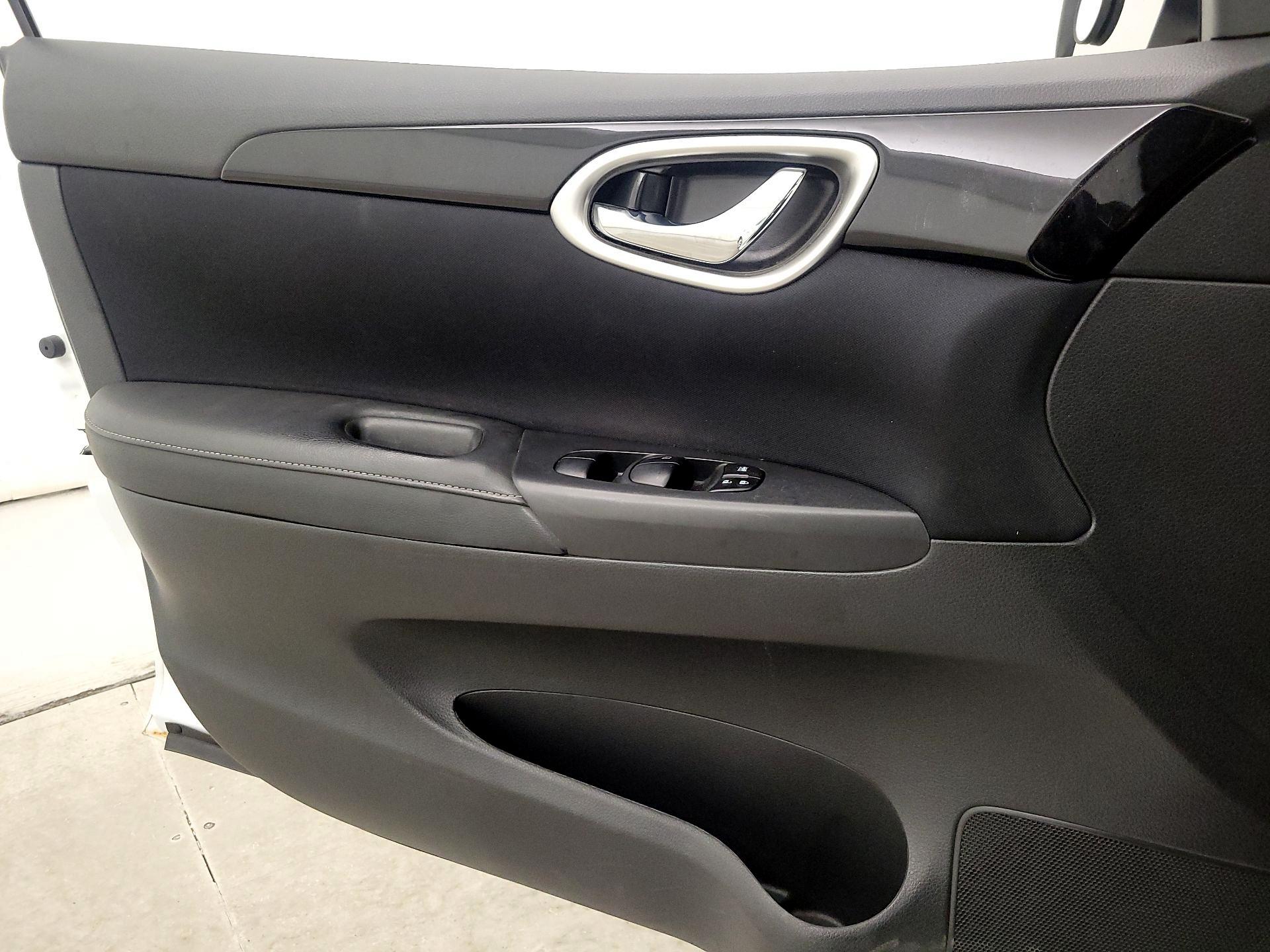 Thumbnail: 2016 Nissan Sentra - 12