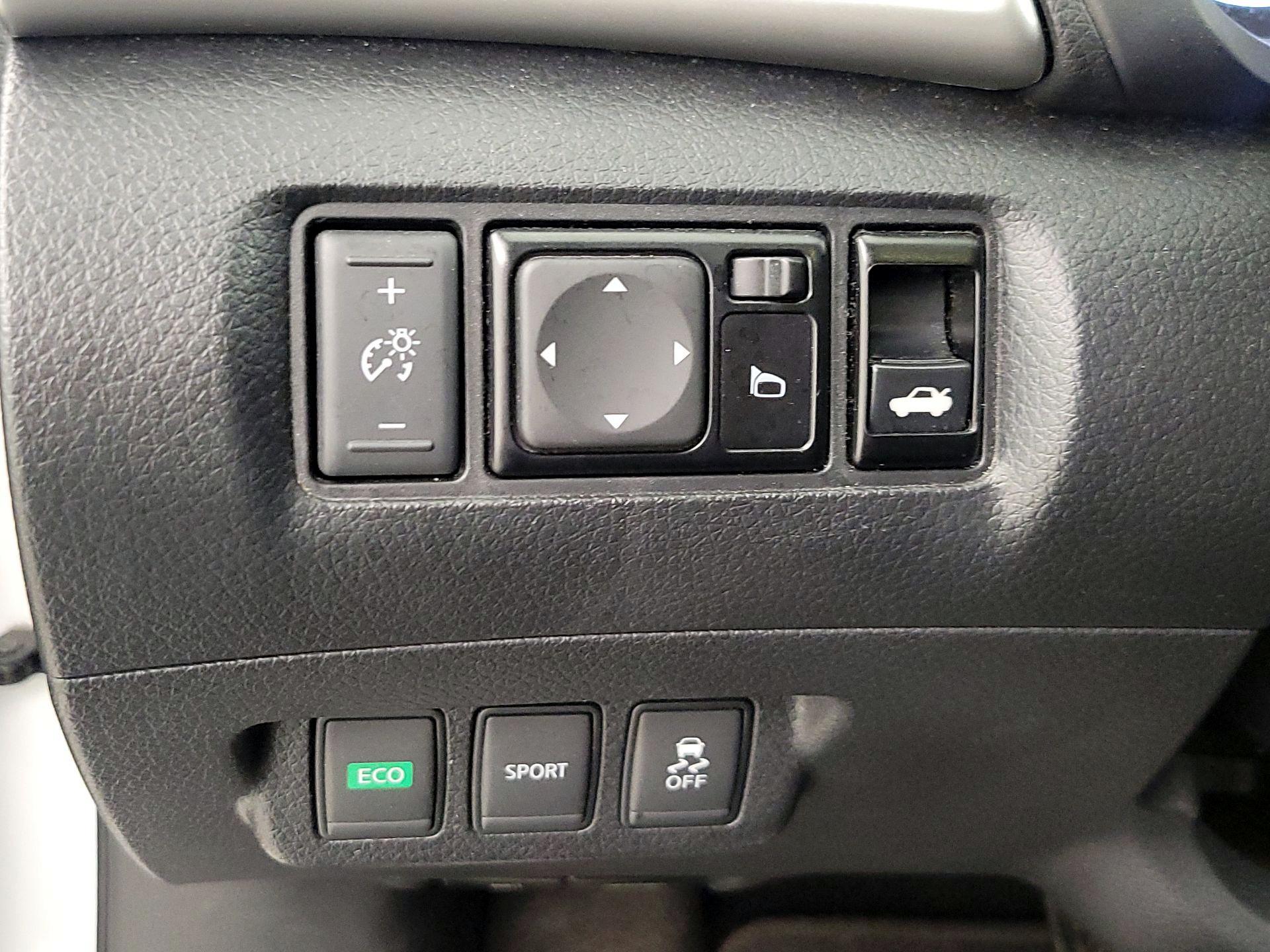 Thumbnail: 2016 Nissan Sentra - 13