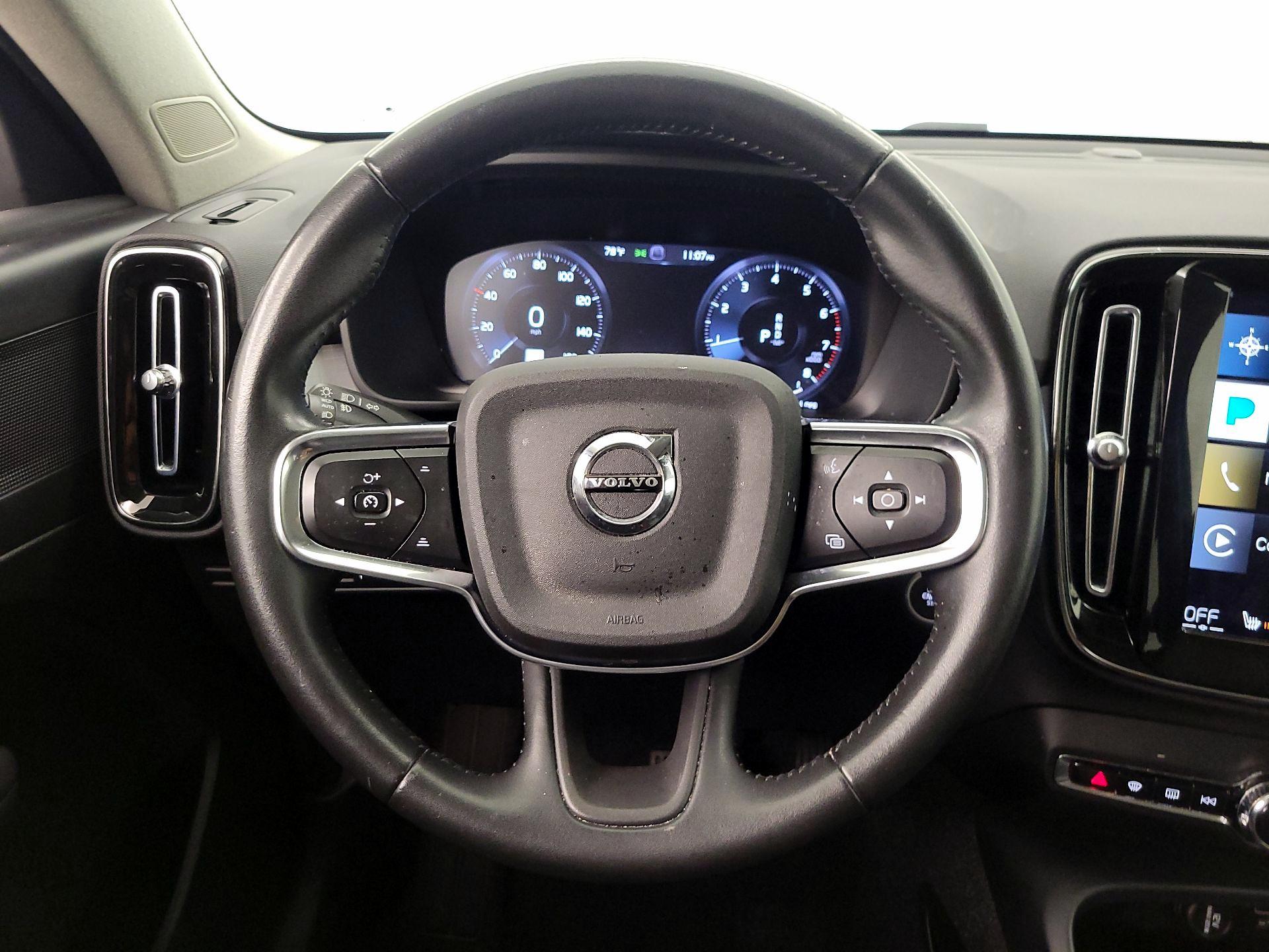 Thumbnail: 2021 Volvo XC40 - 10