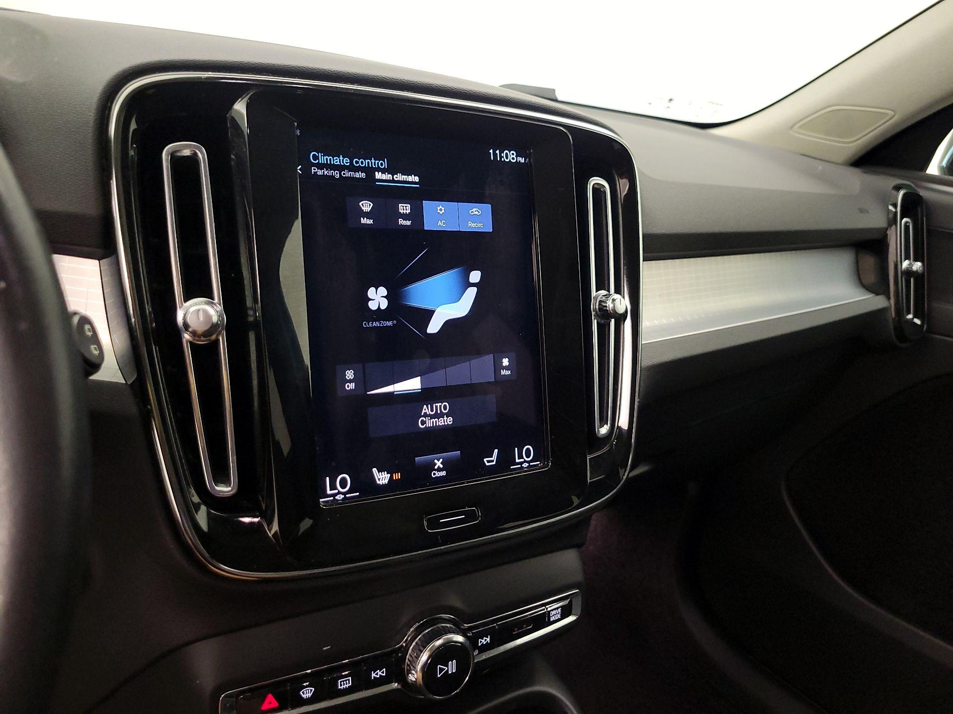 Thumbnail: 2021 Volvo XC40 - 16