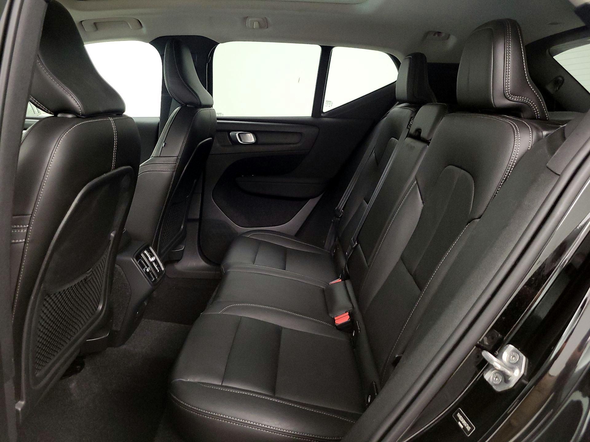 Thumbnail: 2021 Volvo XC40 - 20