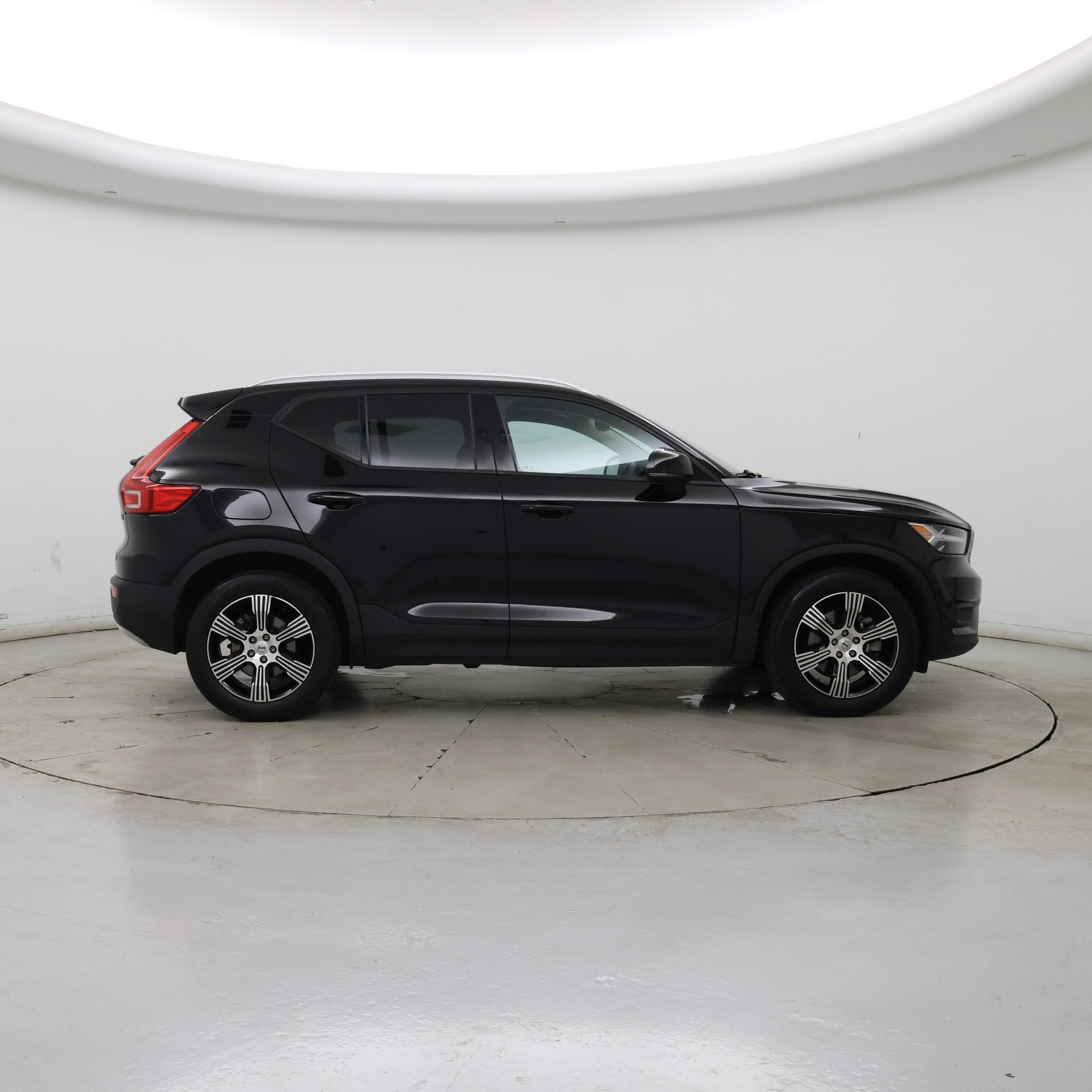 Thumbnail: 2021 Volvo XC40 - 7