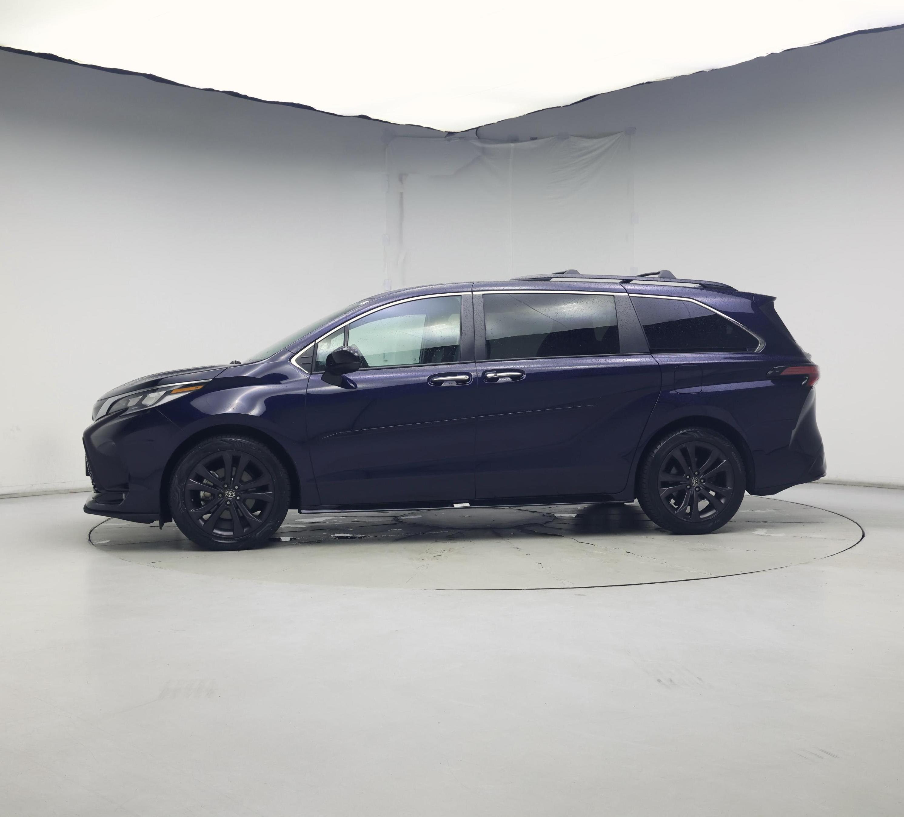 Thumbnail: 2022 Toyota Sienna - 3