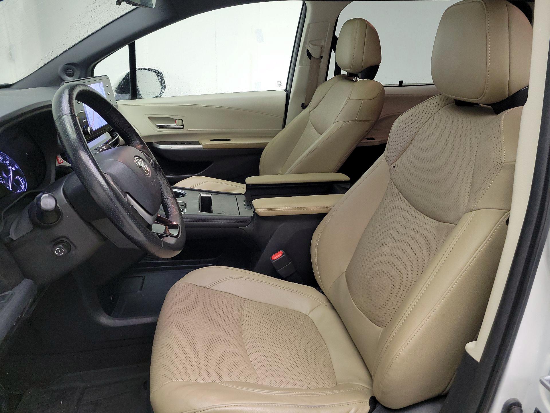 Thumbnail: 2021 Toyota Sienna - 11