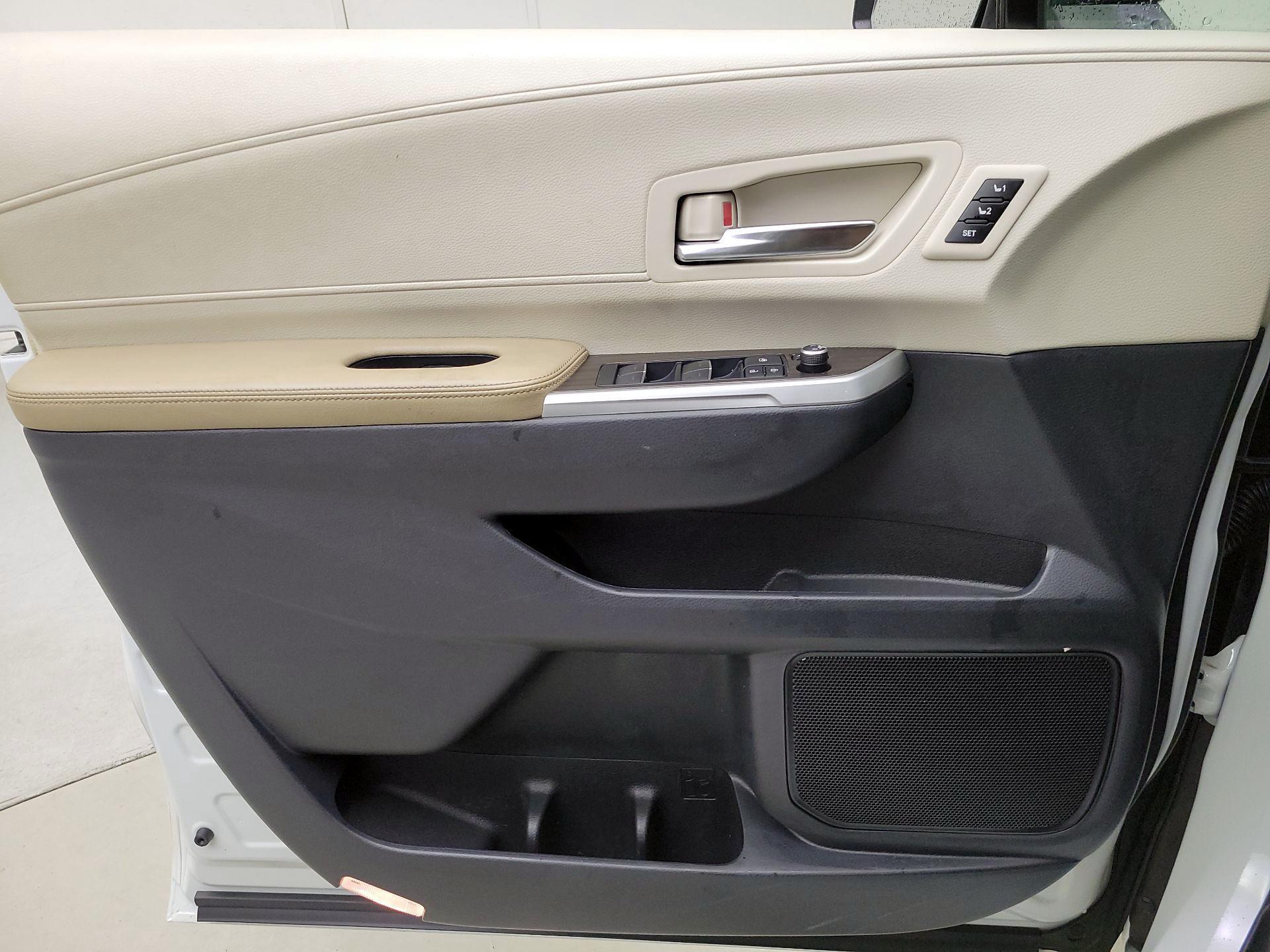 Thumbnail: 2021 Toyota Sienna - 12